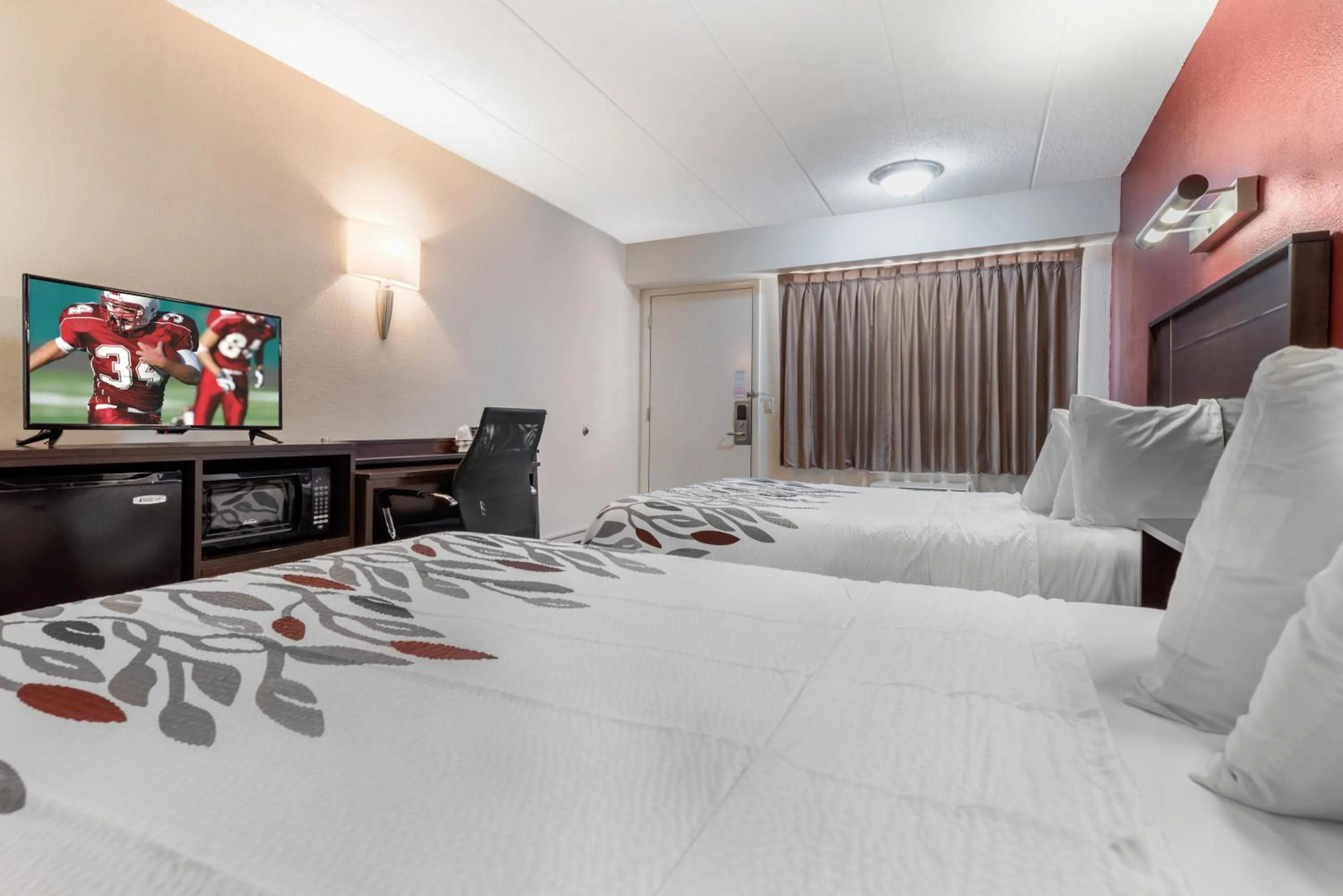 Photo of the whole room, Bed in Red Roof Inn Lafayette - Purdue University