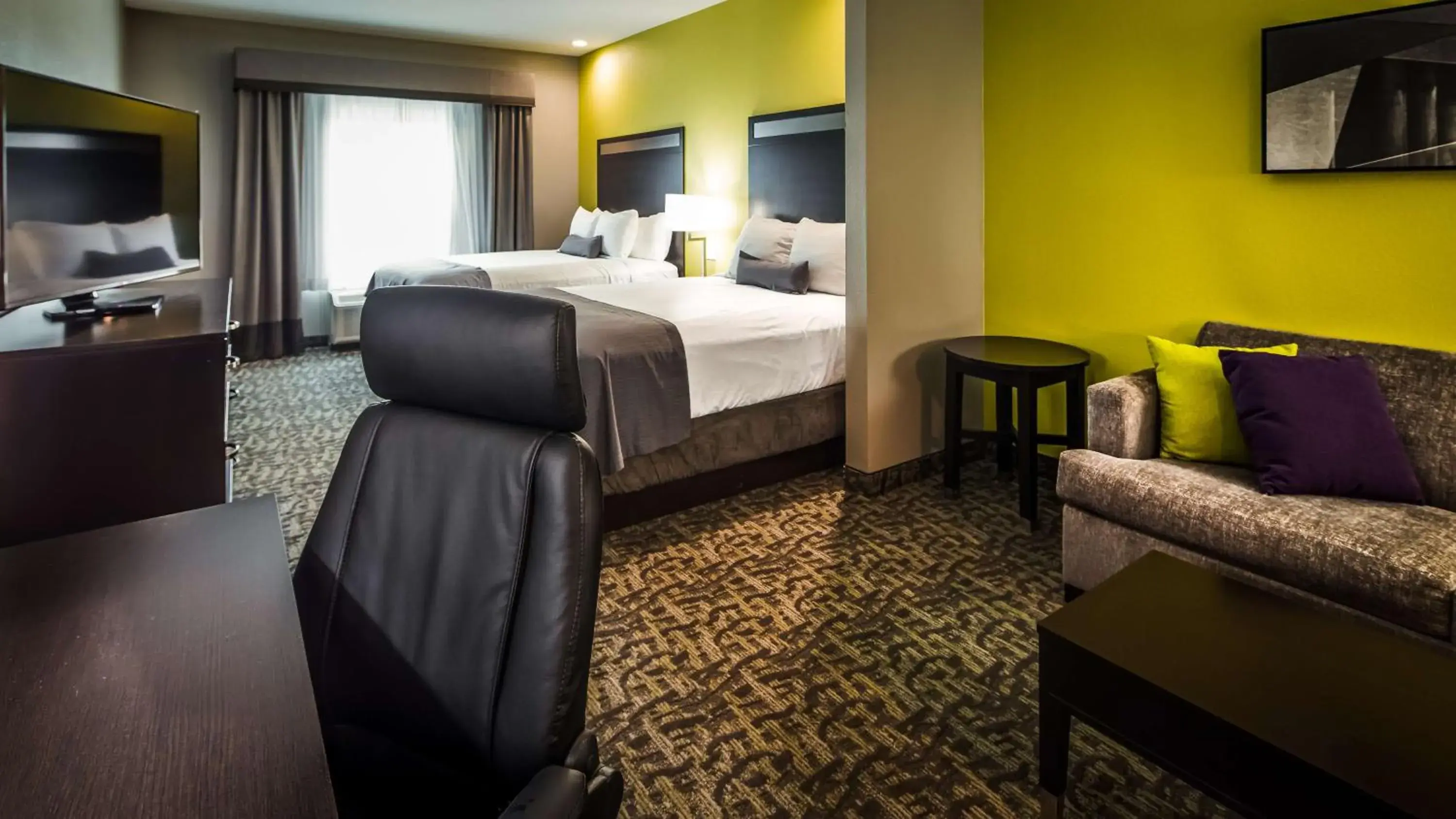 Queen Suite with Two Queen Beds and Sofa Bed in Best Western Plus Bay City Inn & Suites Queen Suite with Two Queen Beds and Sofa Bed in Best Western Plus Bay City Inn & Suites