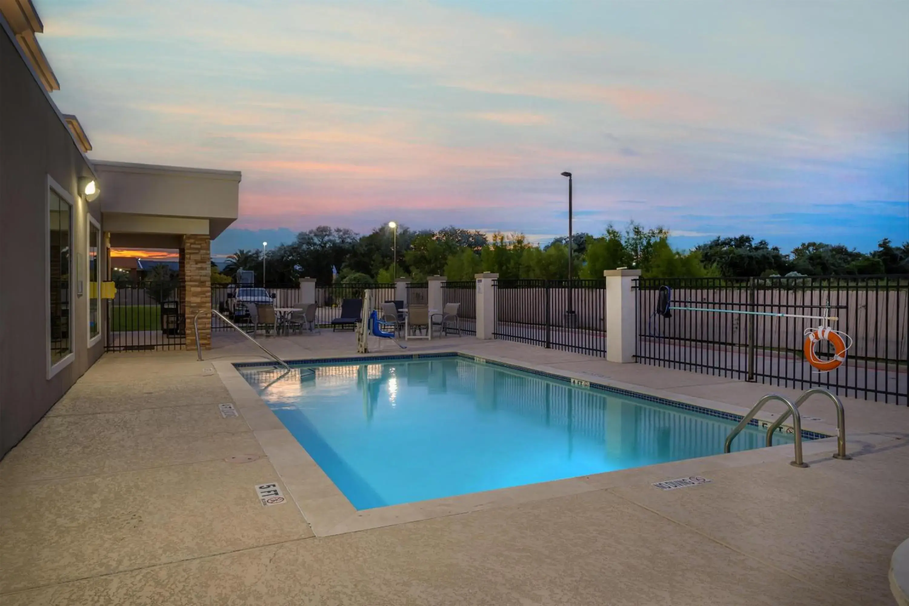 Pool view in Best Western Plus Bay City Inn & Suites Pool view in Best Western Plus Bay City Inn & Suites