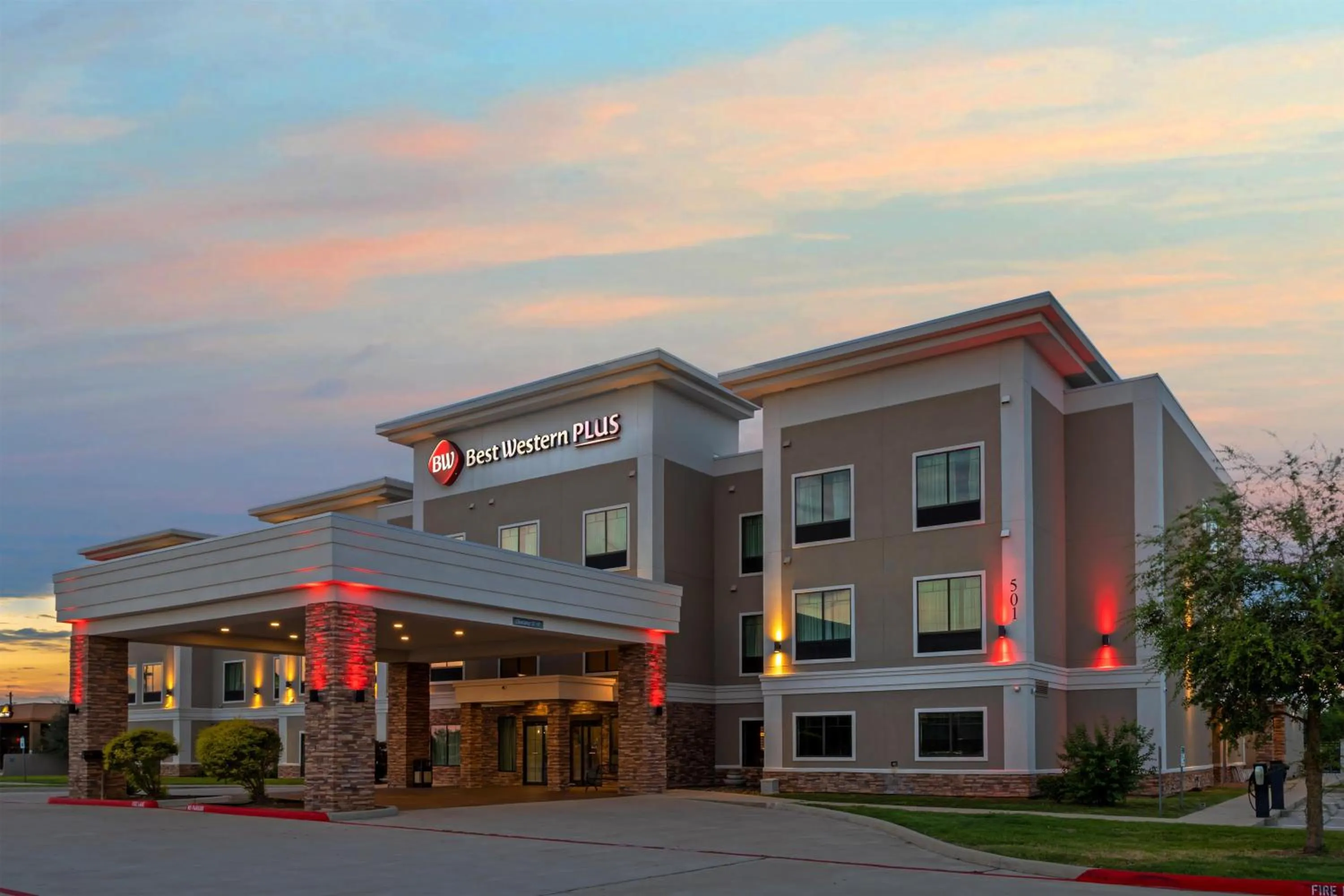 Property building in Best Western Plus Bay City Inn & Suites