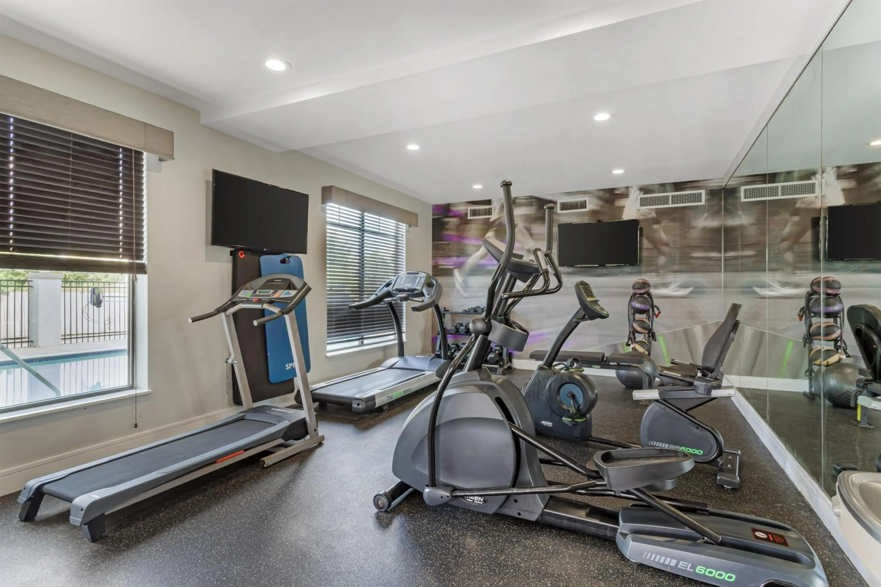 Fitness centre/facilities in Best Western Plus Bay City Inn & Suites