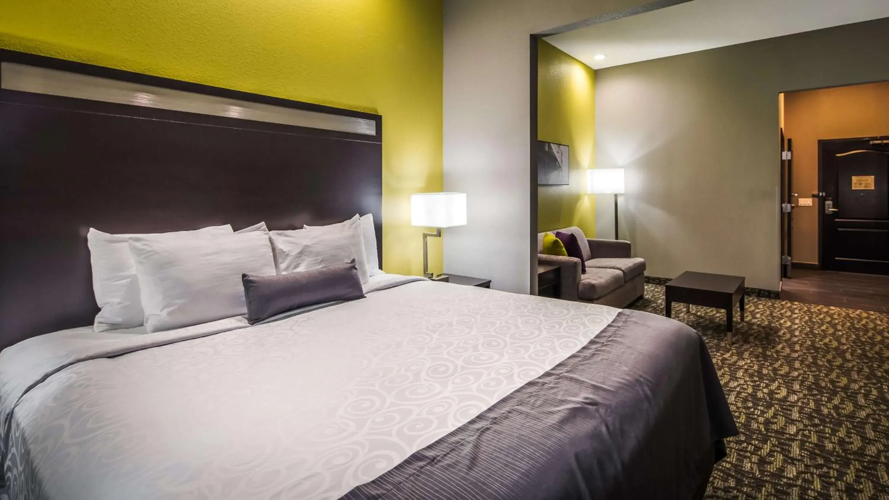 King Suite with Sofa Bed and Bath Tub - Mobility Accessible in Best Western Plus Bay City Inn & Suites King Suite with Sofa Bed and Bath Tub - Mobility Accessible in Best Western Plus Bay City Inn & Suites