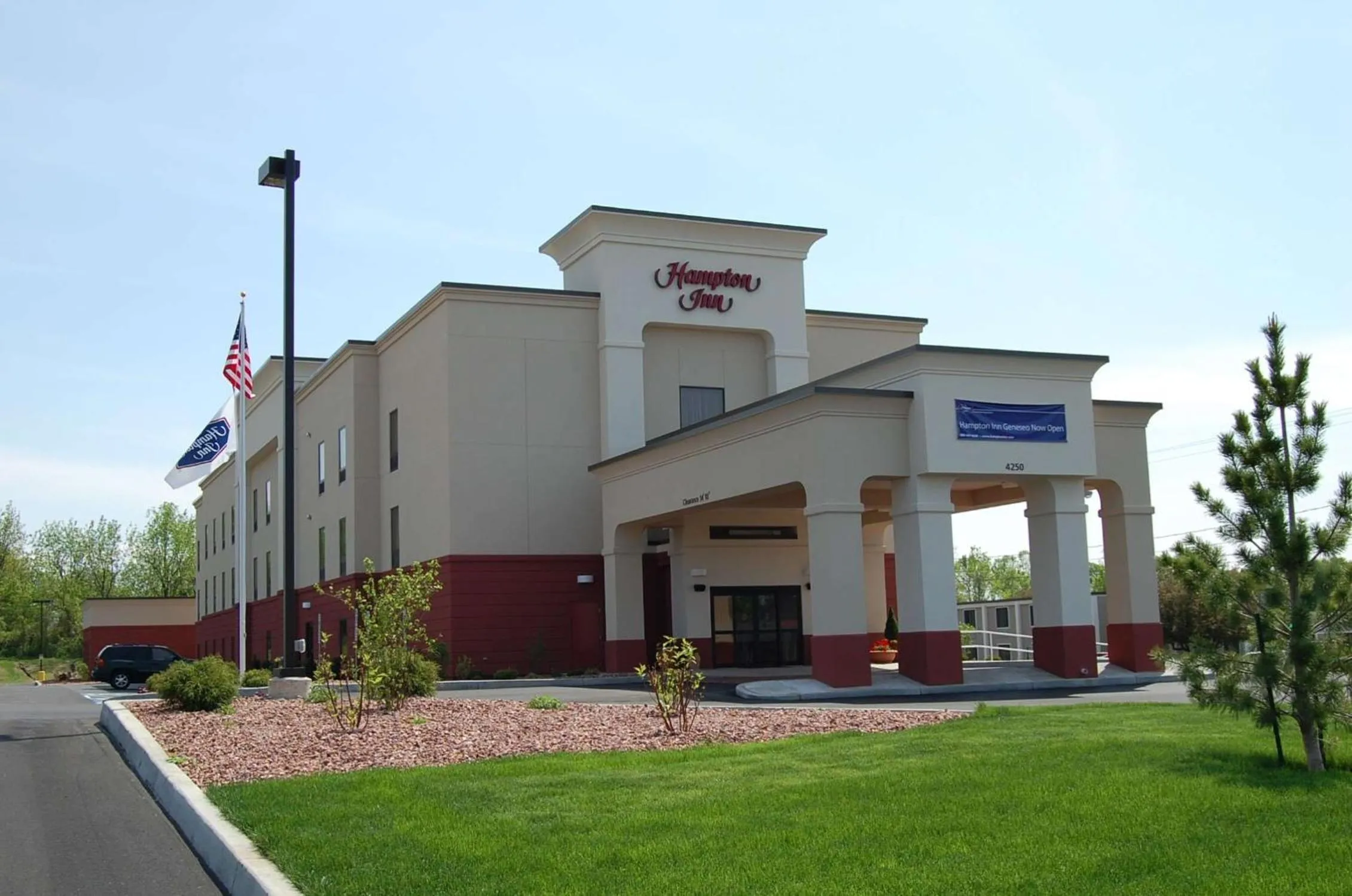 Property building in Hampton Inn Geneseo