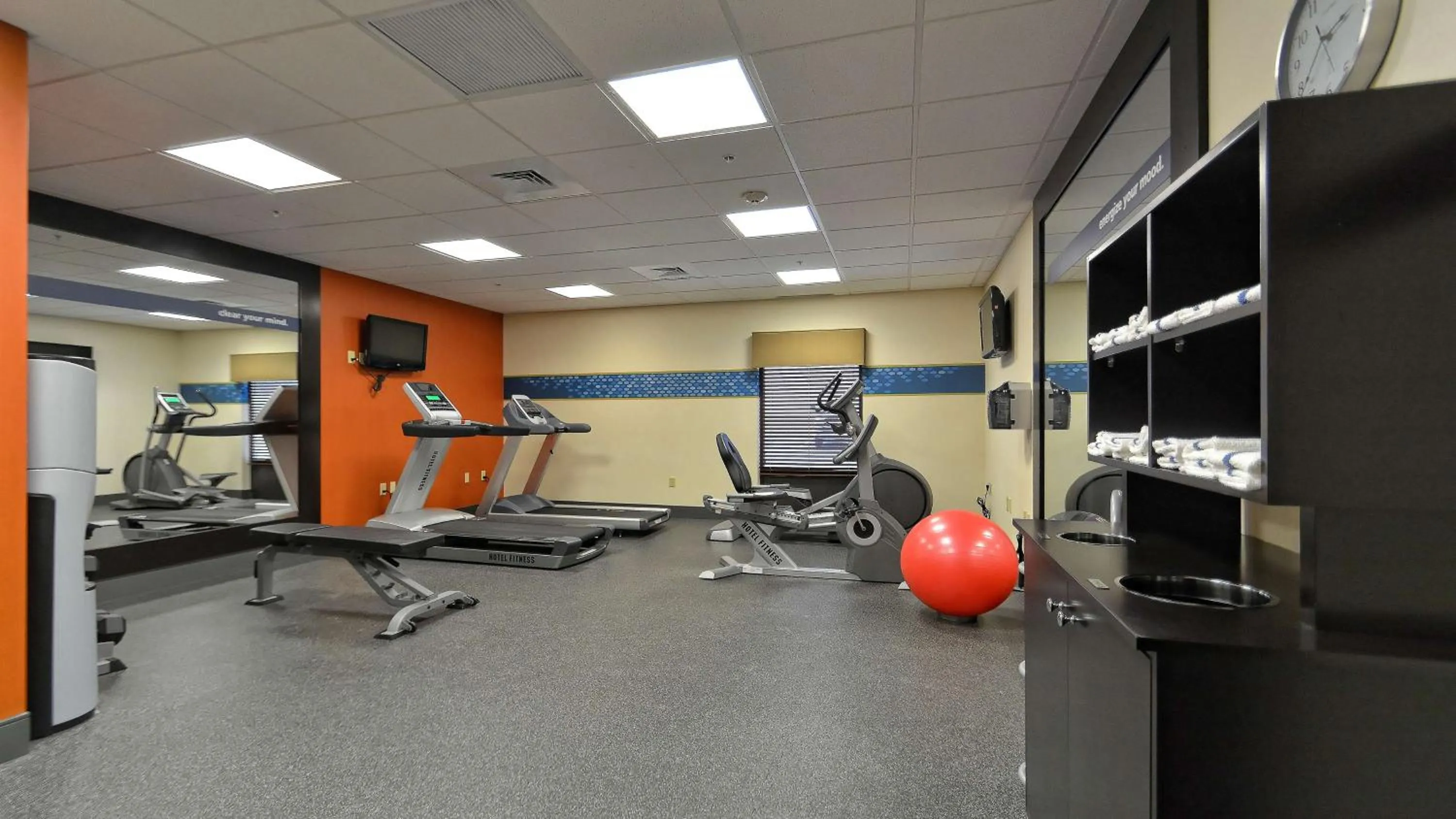 Fitness centre/facilities in Hampton Inn Geneseo