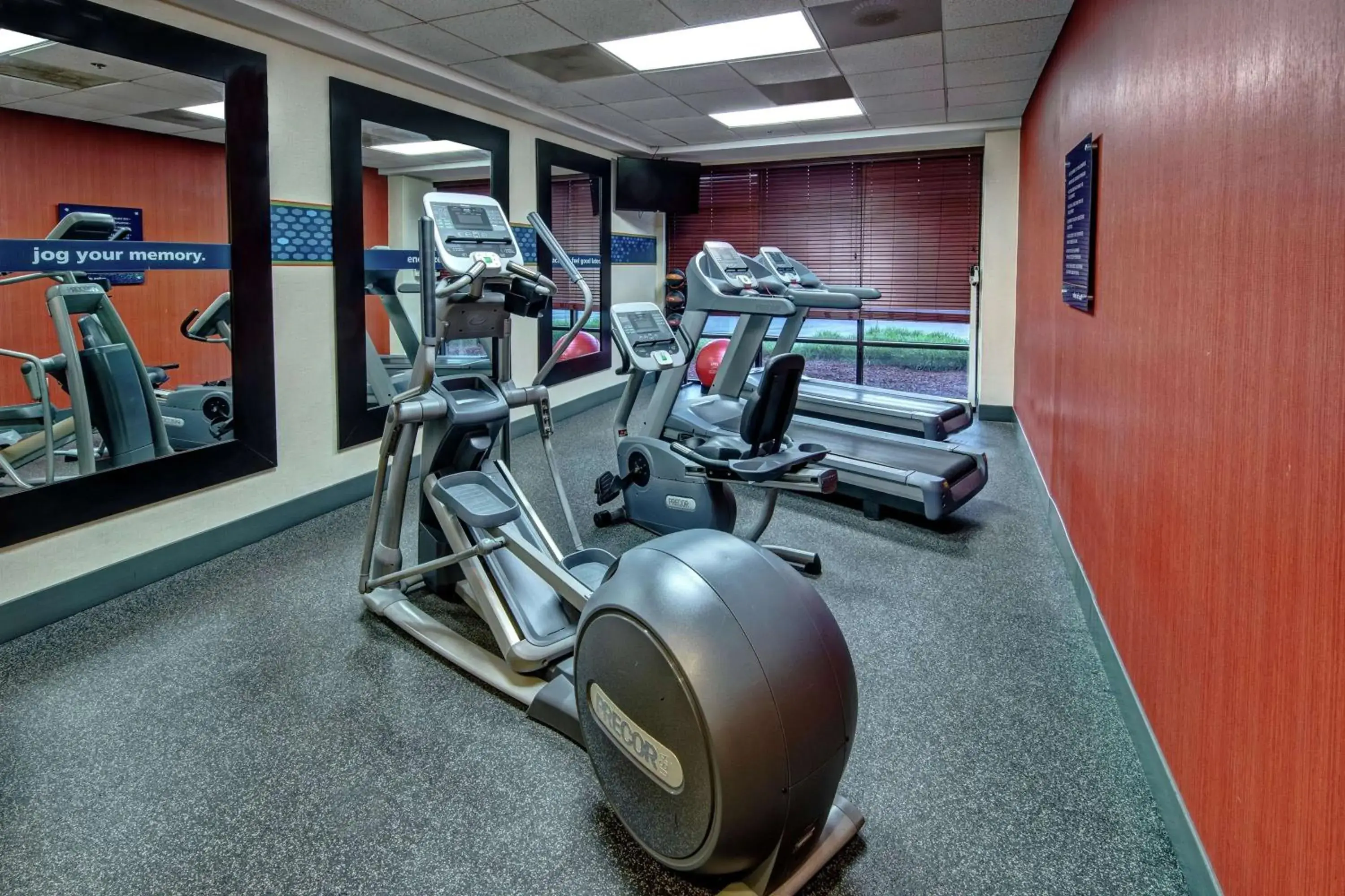 Fitness centre/facilities in Hampton Inn Elizabeth City Fitness centre/facilities in Hampton Inn Elizabeth City