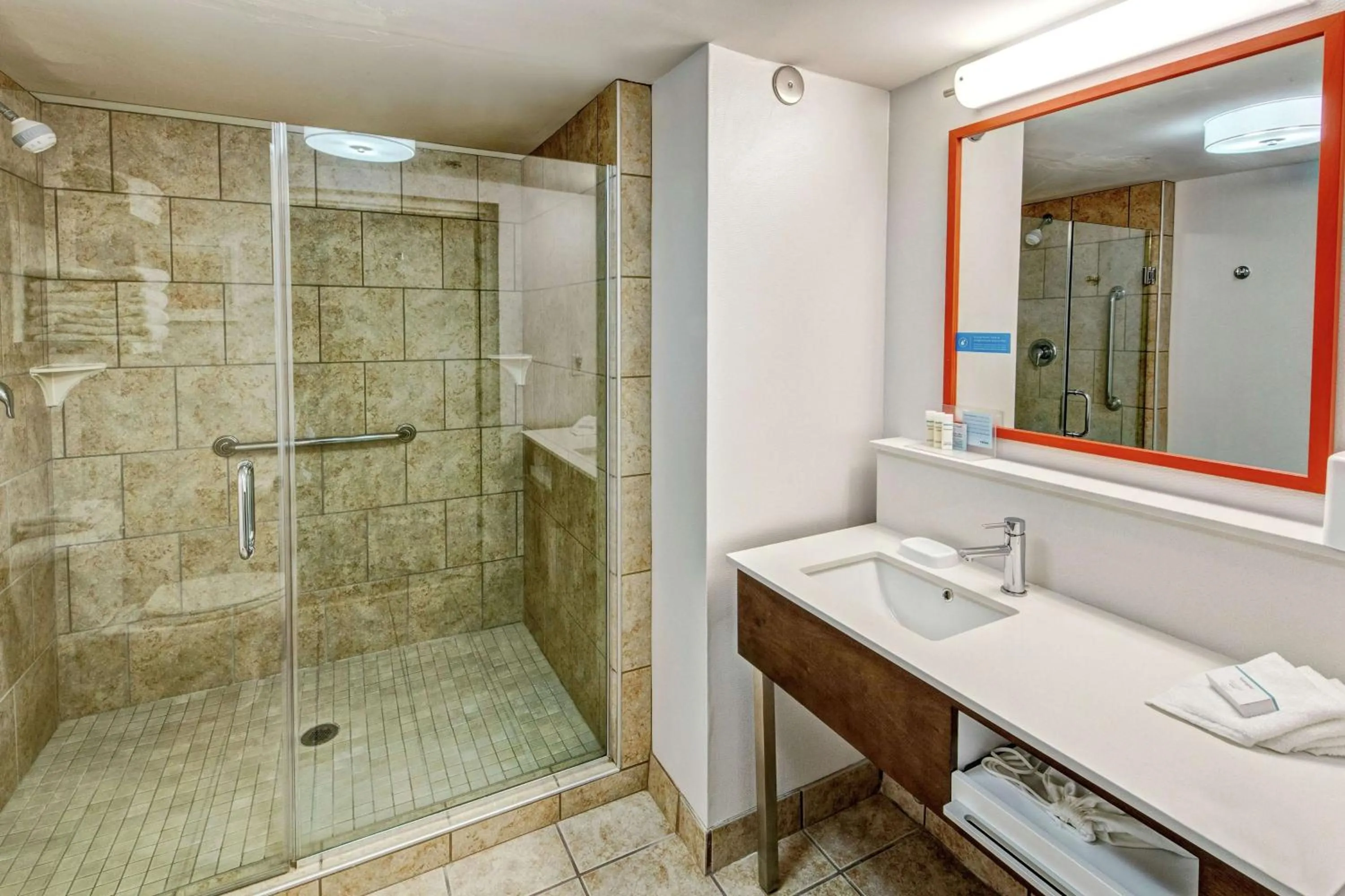 Bathroom in Hampton Inn Elizabeth City