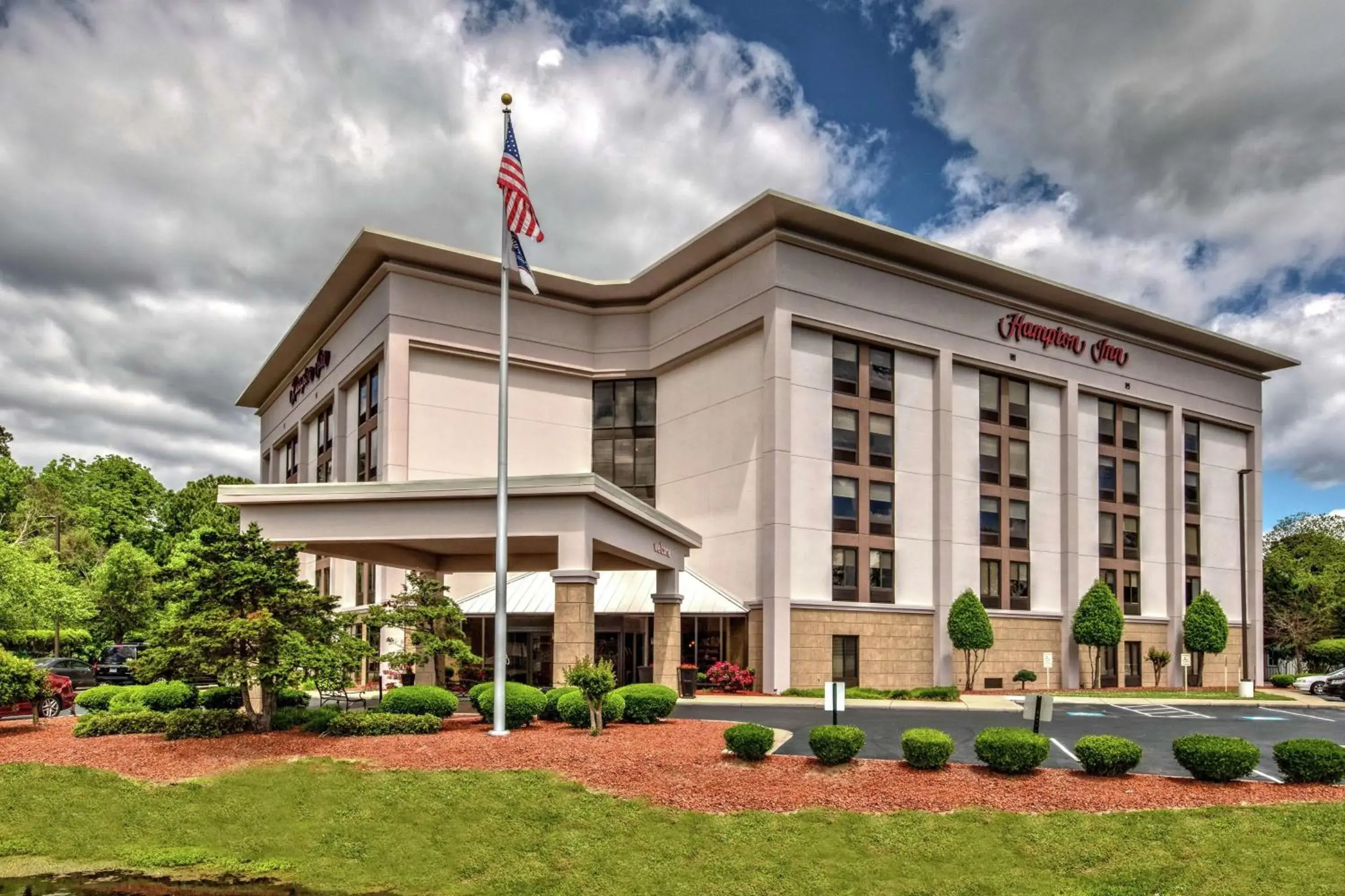 Property building in Hampton Inn Elizabeth City Property building in Hampton Inn Elizabeth City