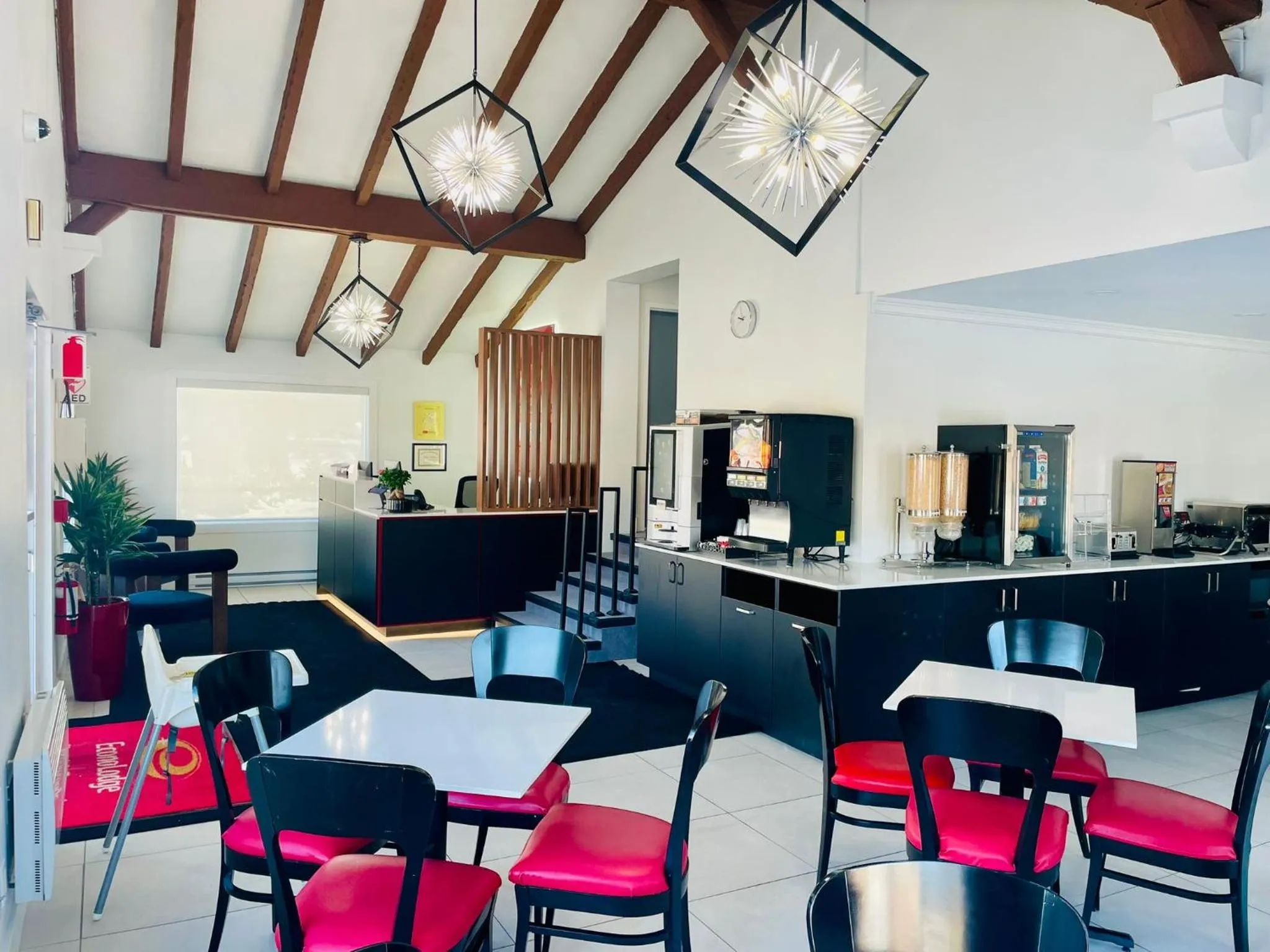 Breakfast in Econo Lodge Hotel Brossard