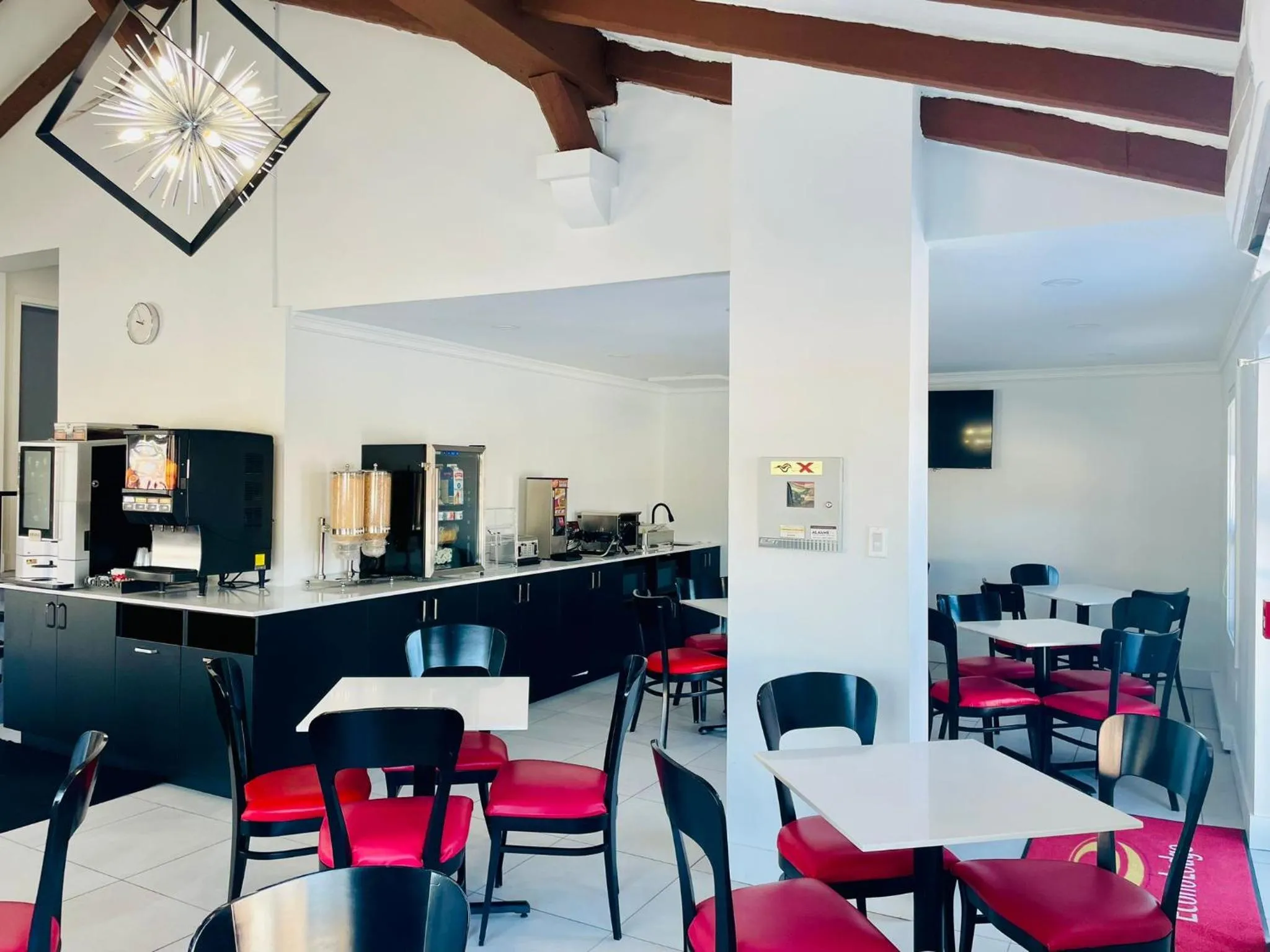 Breakfast in Econo Lodge Hotel Brossard