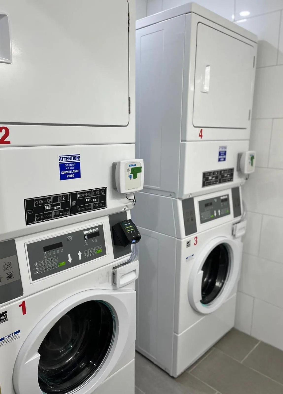 laundry in Econo Lodge Hotel Brossard