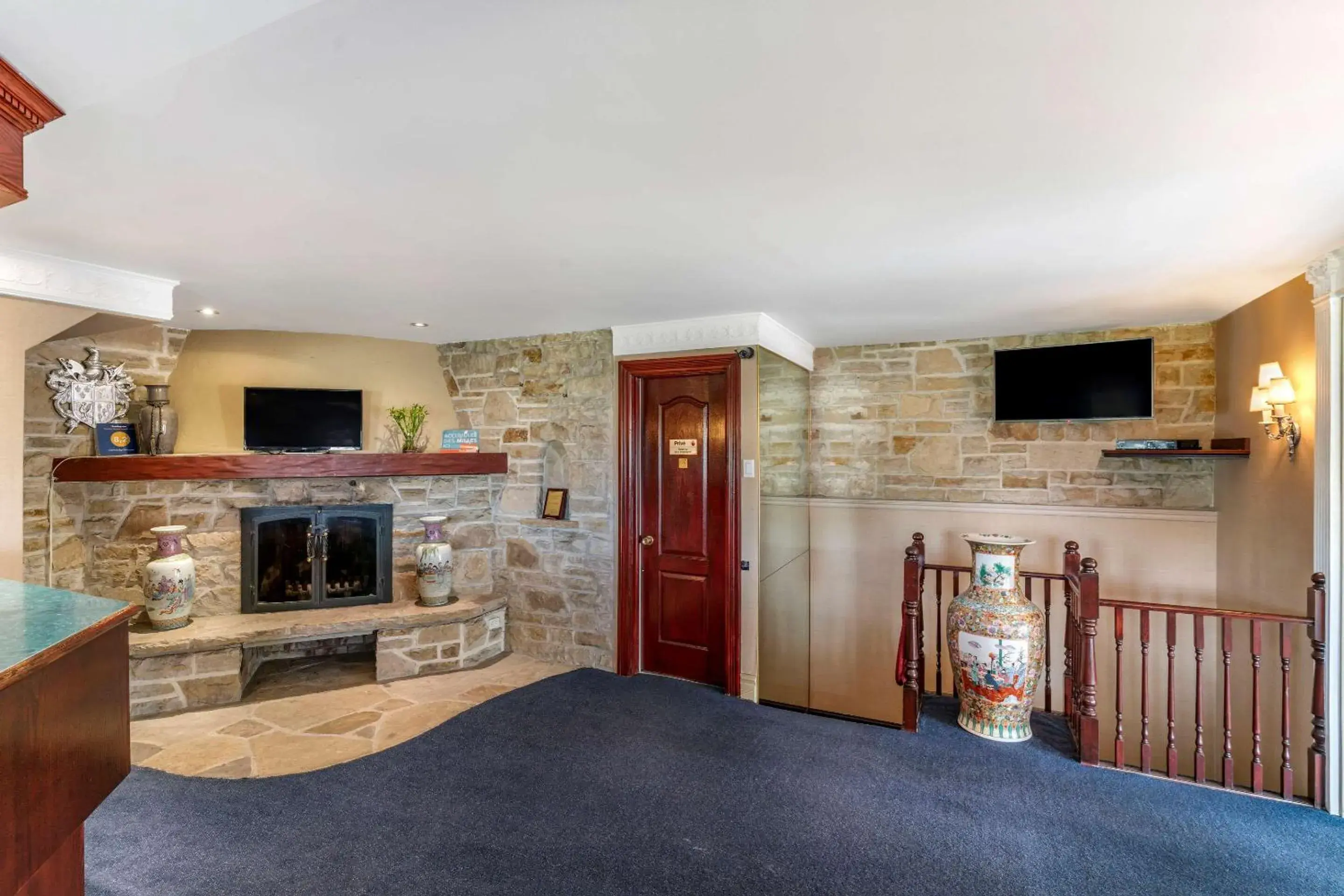 Lobby or reception in Econo Lodge Hotel Brossard Lobby or reception in Econo Lodge Hotel Brossard