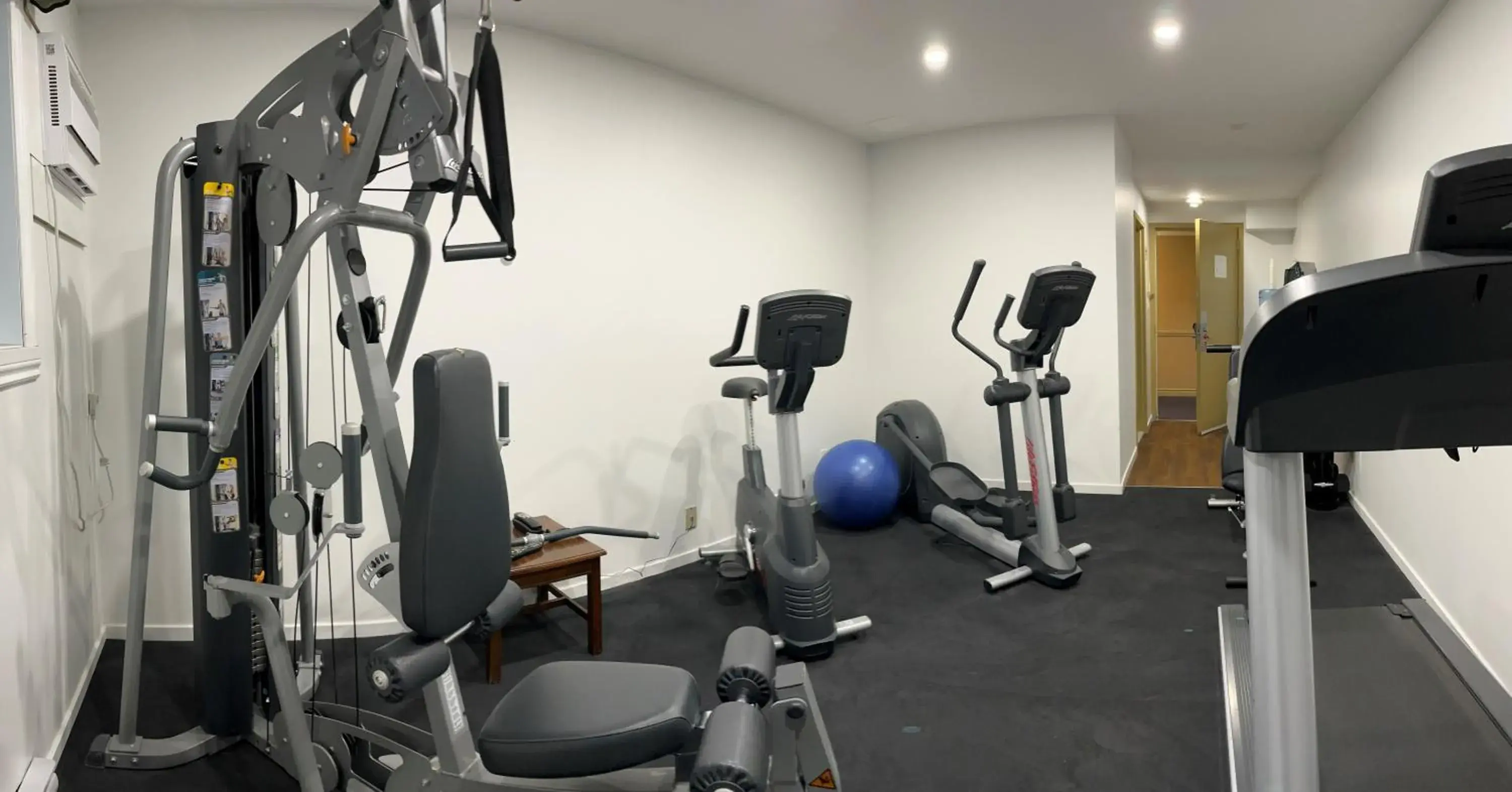 Fitness centre/facilities in Econo Lodge Hotel Brossard Fitness centre/facilities in Econo Lodge Hotel Brossard