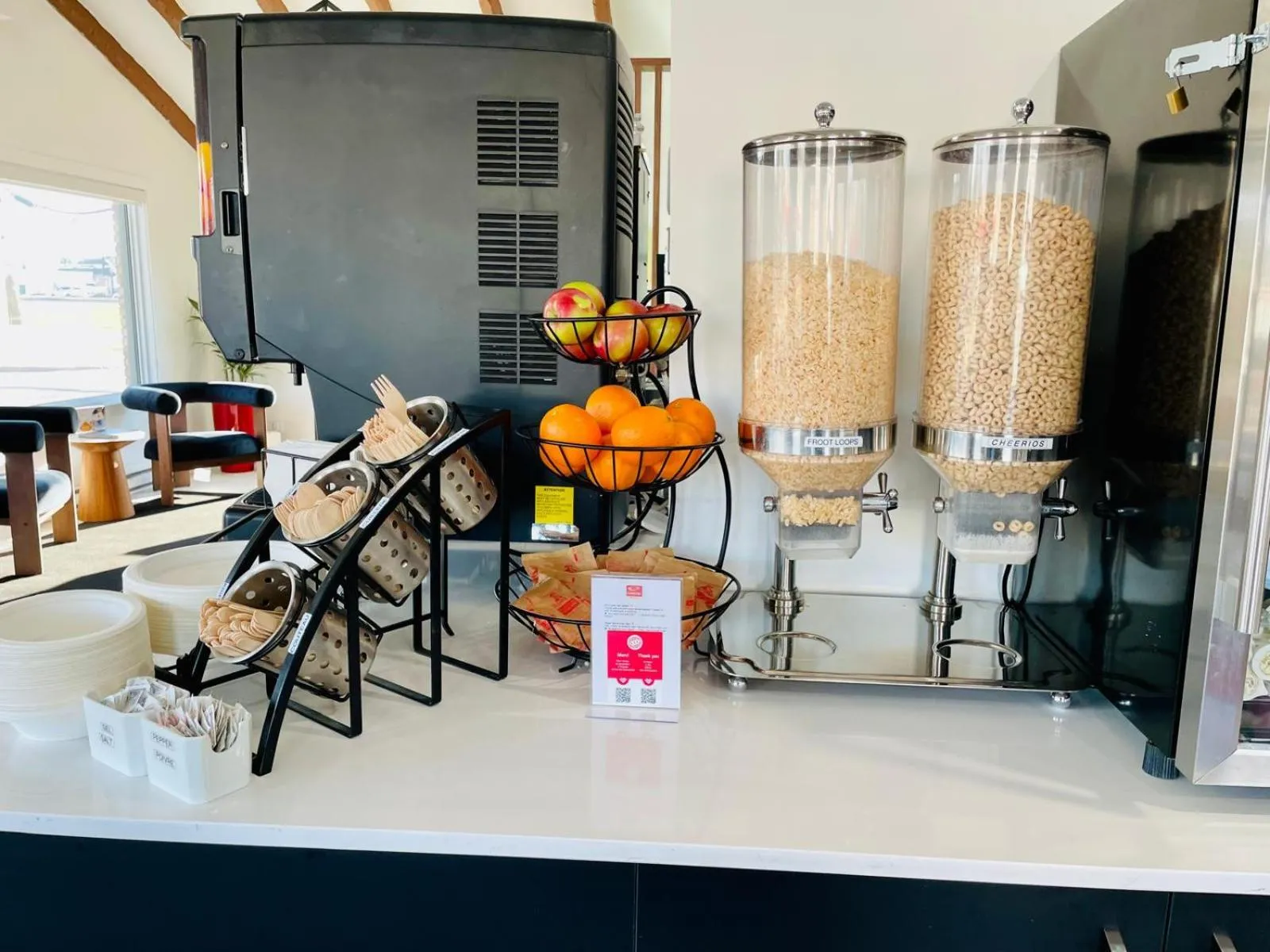 Food and drinks in Econo Lodge Hotel Brossard