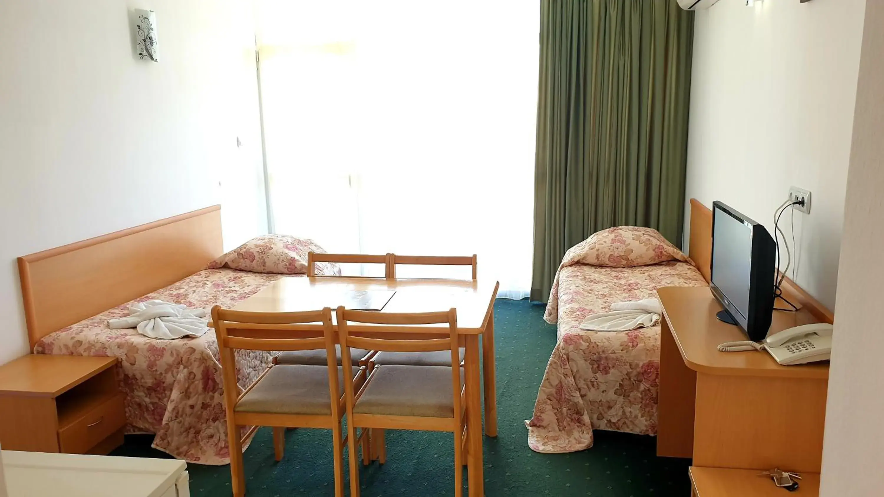 Dining area, Bed in Sunny Day Club Hotel Dining area, Bed in Sunny Day Club Hotel