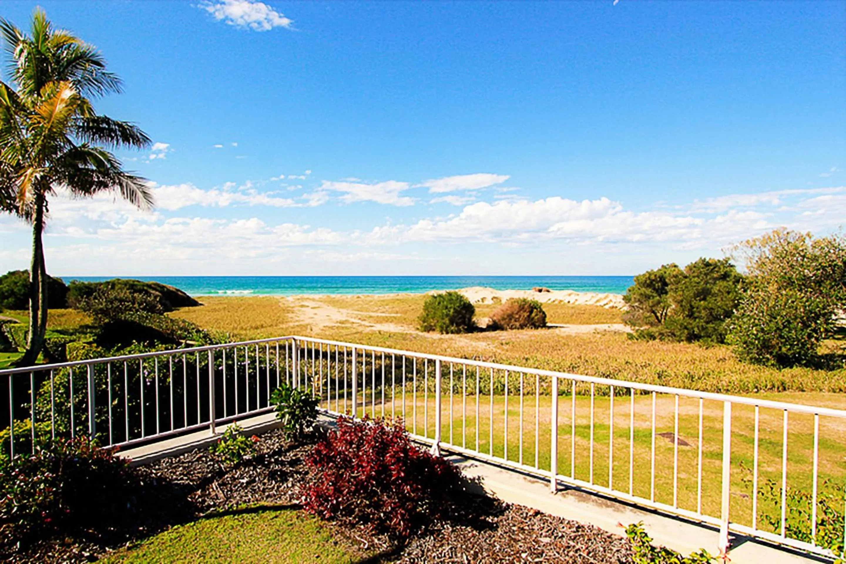 Garden in Sandcastles On Currumbin Beachfront, Gold Coast