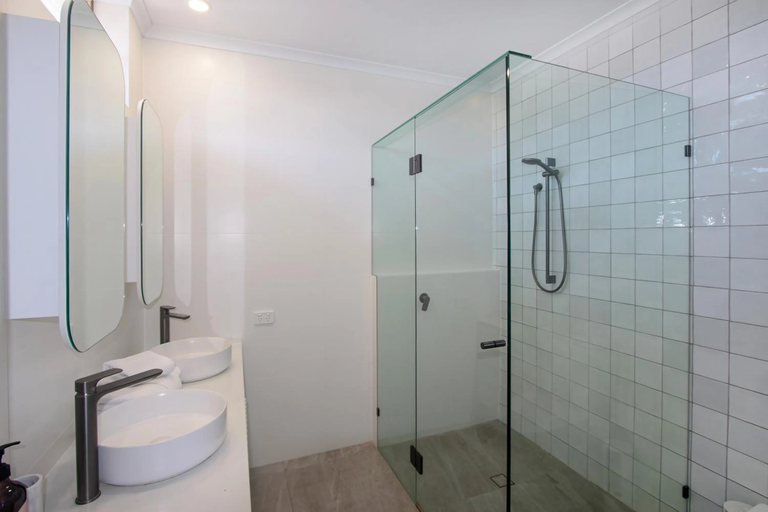 Sandcastles On Currumbin Beachfront, Gold Coast