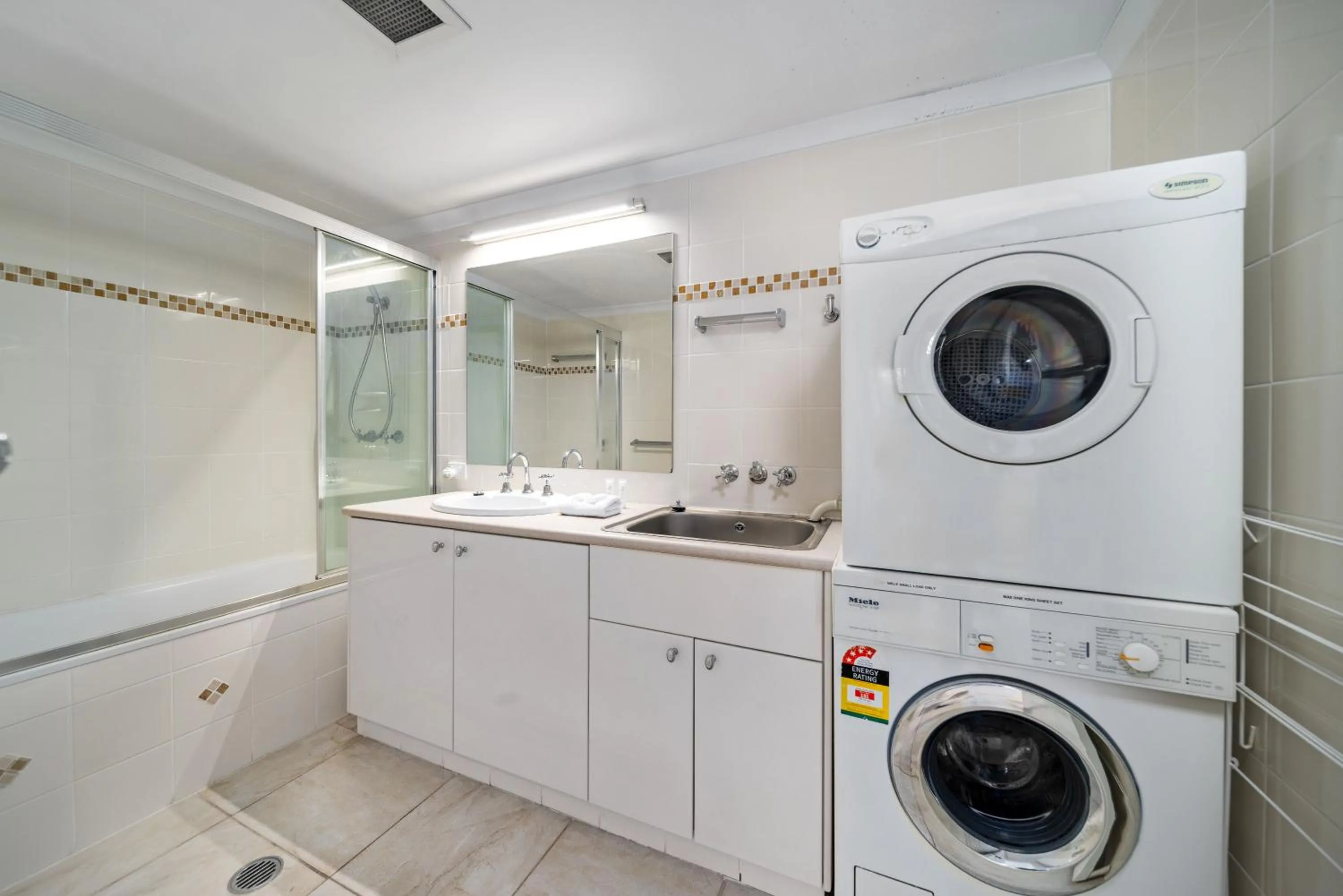 Sandcastles On Currumbin Beachfront, Gold Coast