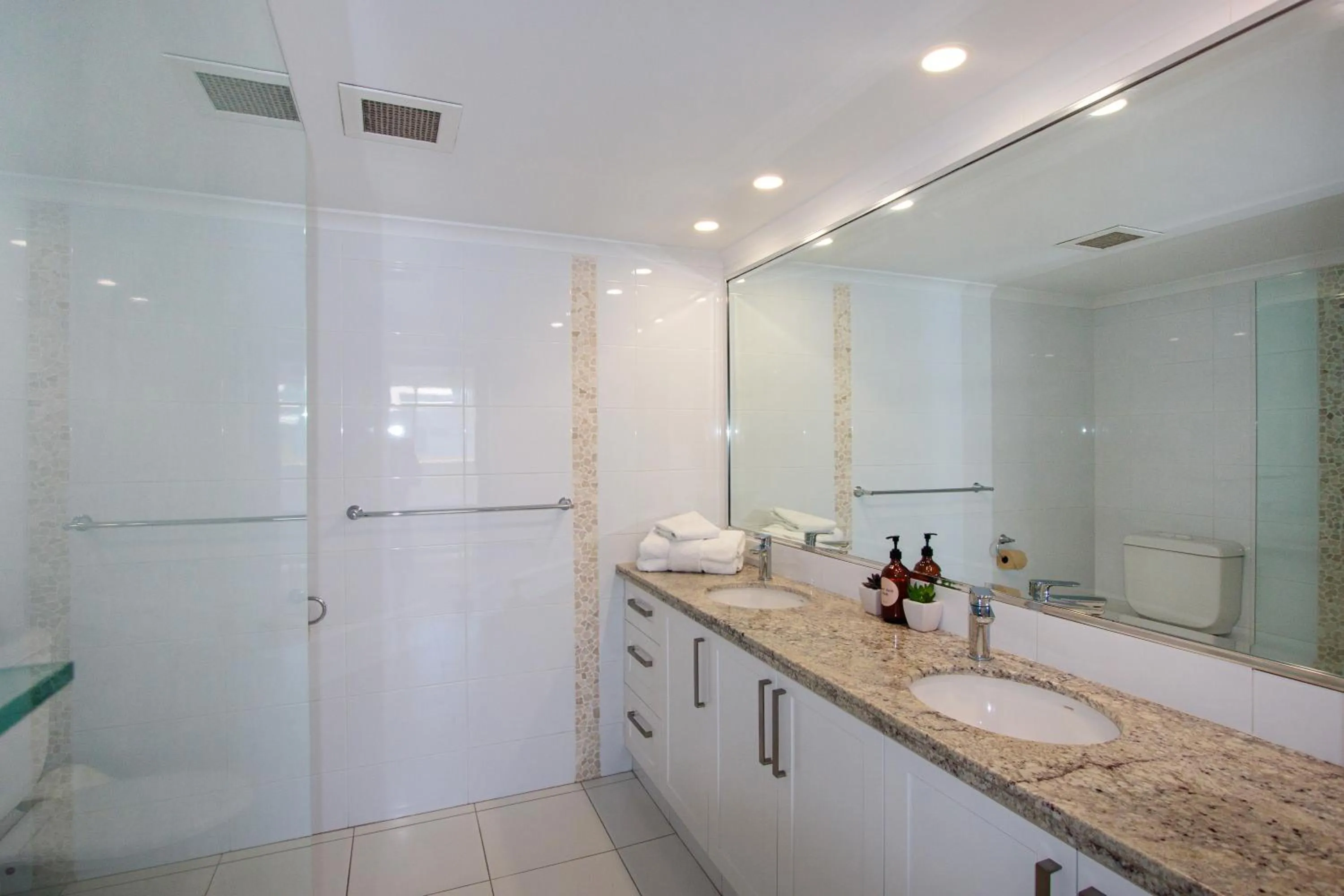 Sandcastles On Currumbin Beachfront, Gold Coast