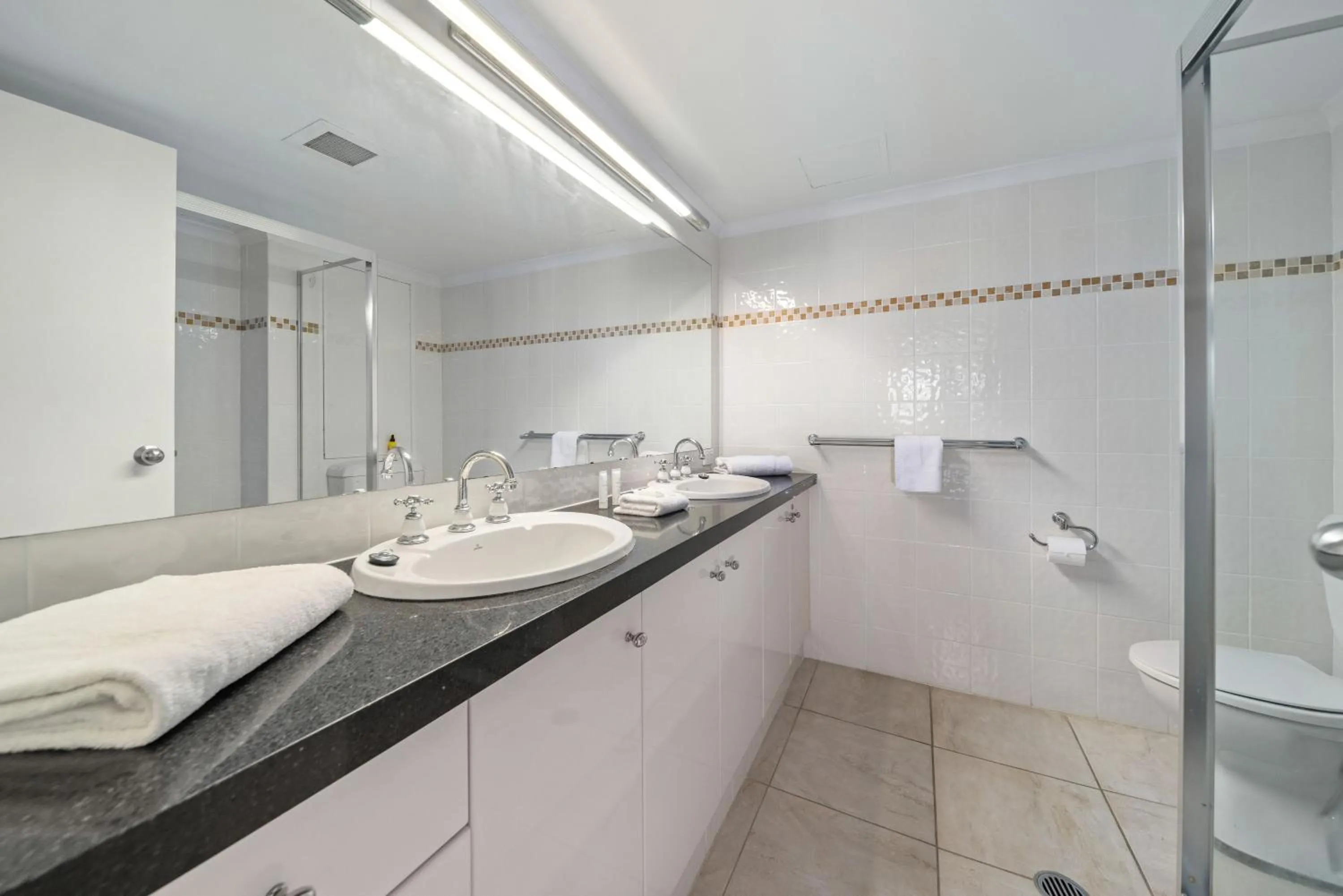 Sandcastles On Currumbin Beachfront, Gold Coast