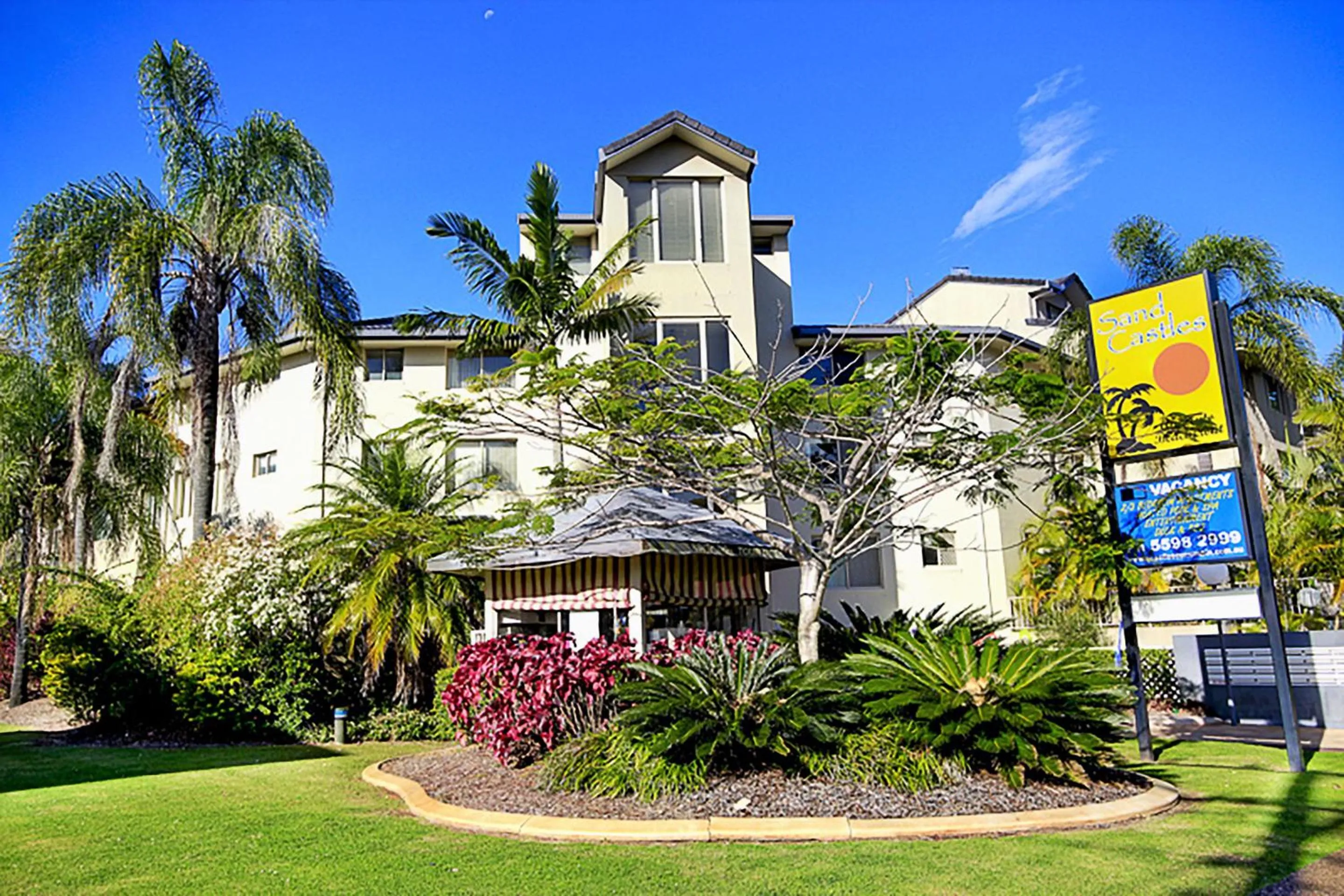 Facade/entrance in Sandcastles On Currumbin Beachfront, Gold Coast