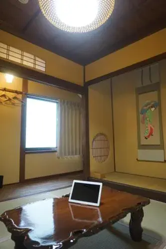 Twin Room - single occupancy in Restaurant & Inn ATSUSHI -Kanazawa- Twin Room - single occupancy in Restaurant & Inn ATSUSHI -Kanazawa-