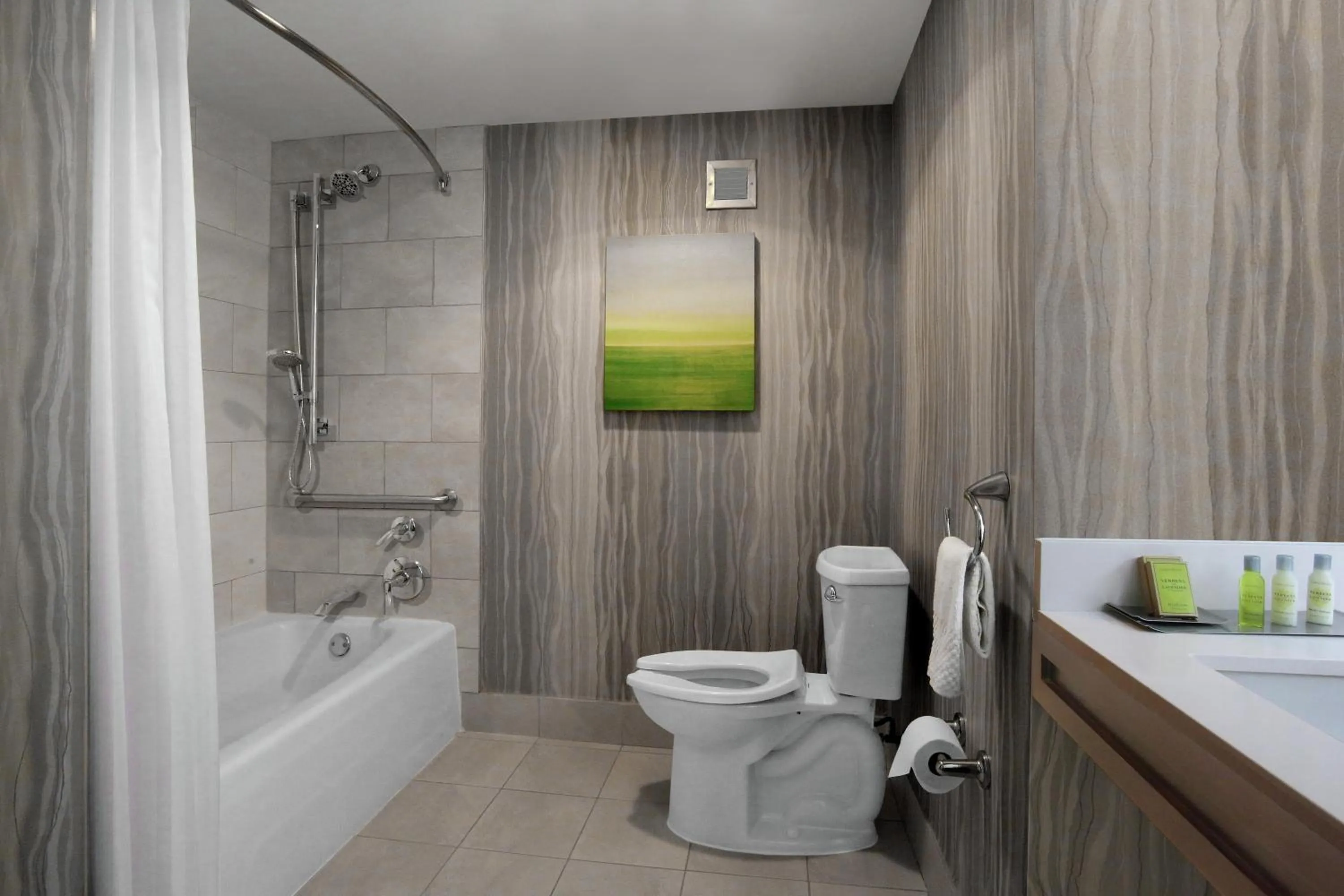 Bathroom in DoubleTree by Hilton at the Entrance to Universal Orlando