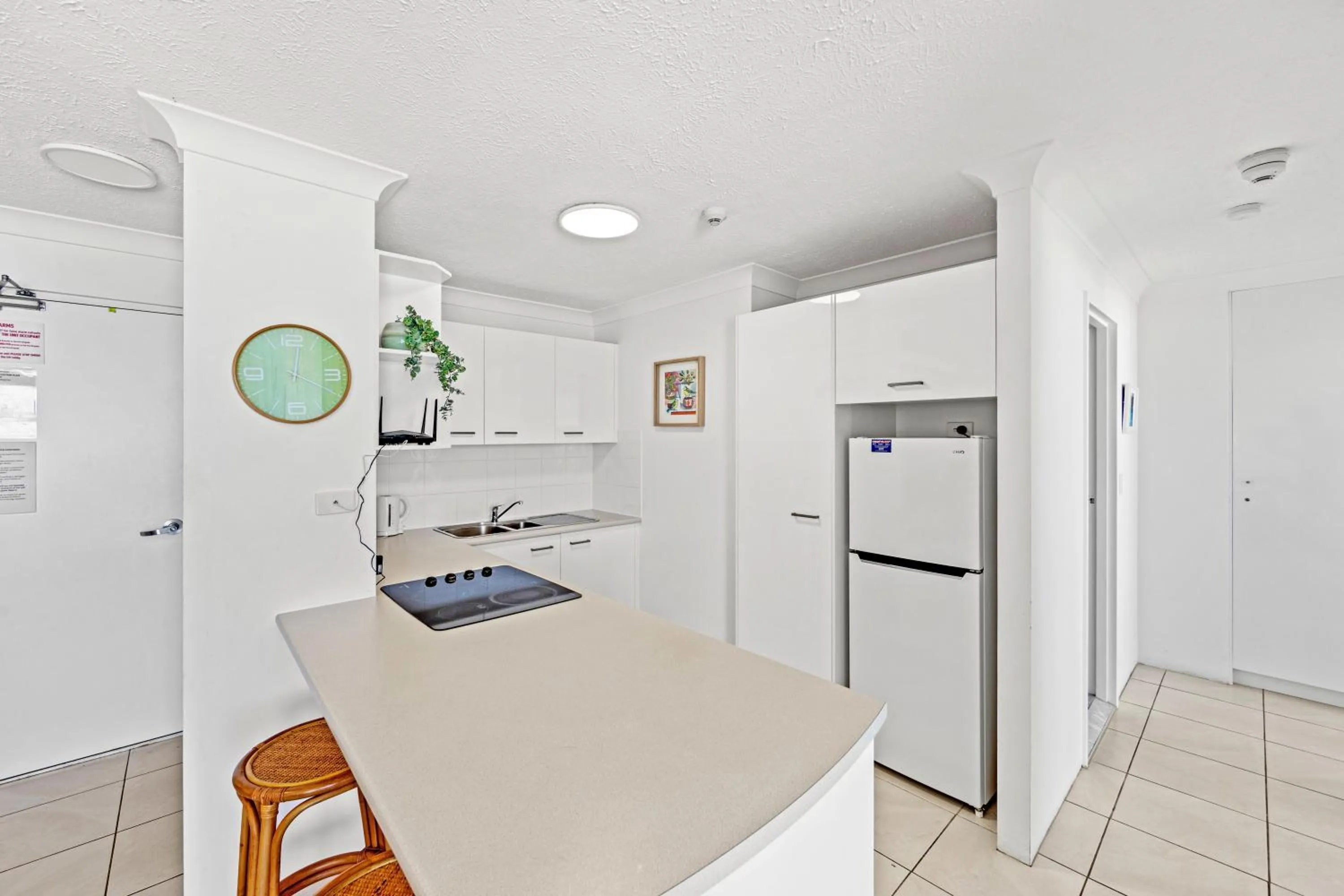 Kitchen or kitchenette in Burleigh Beach Tower