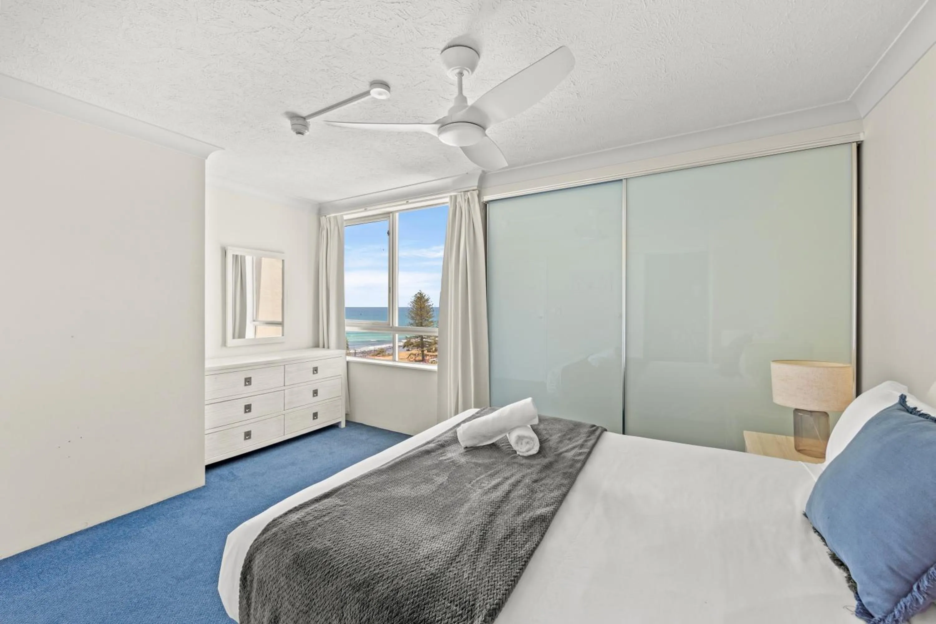 Bedroom, Bed in Burleigh Beach Tower
