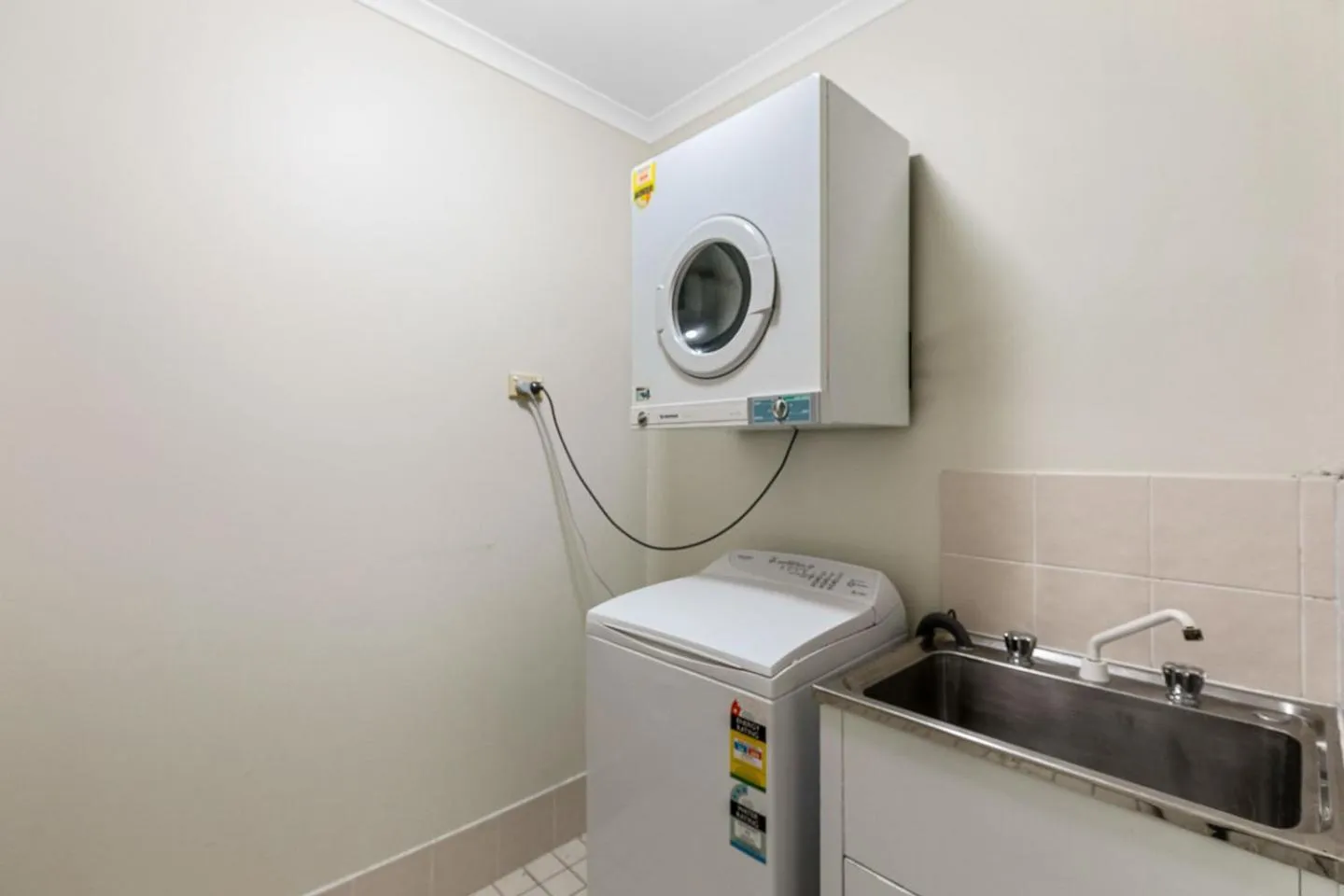 washing machine in White Crest Apartments