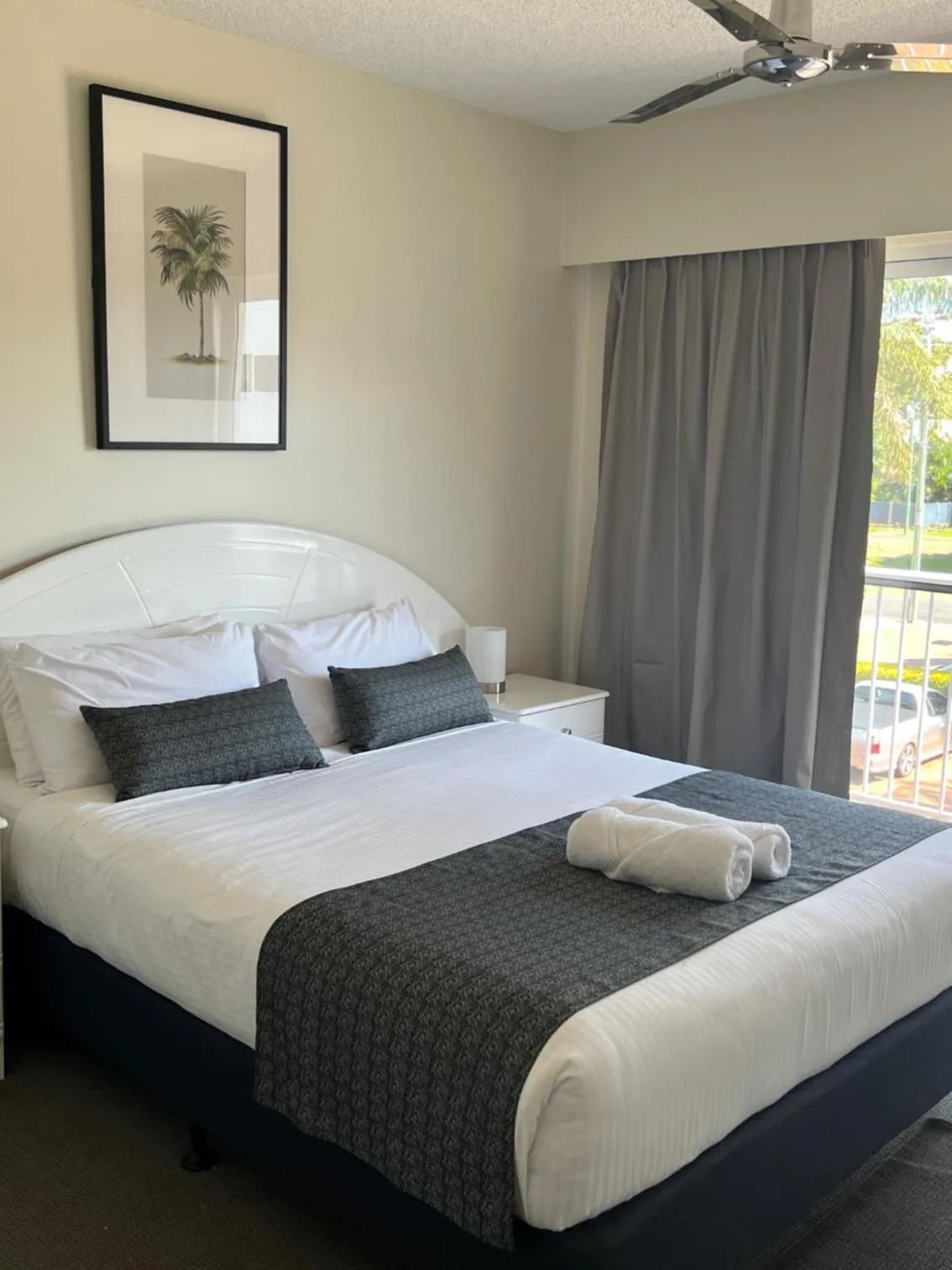 Bedroom, Bed in White Crest Apartments