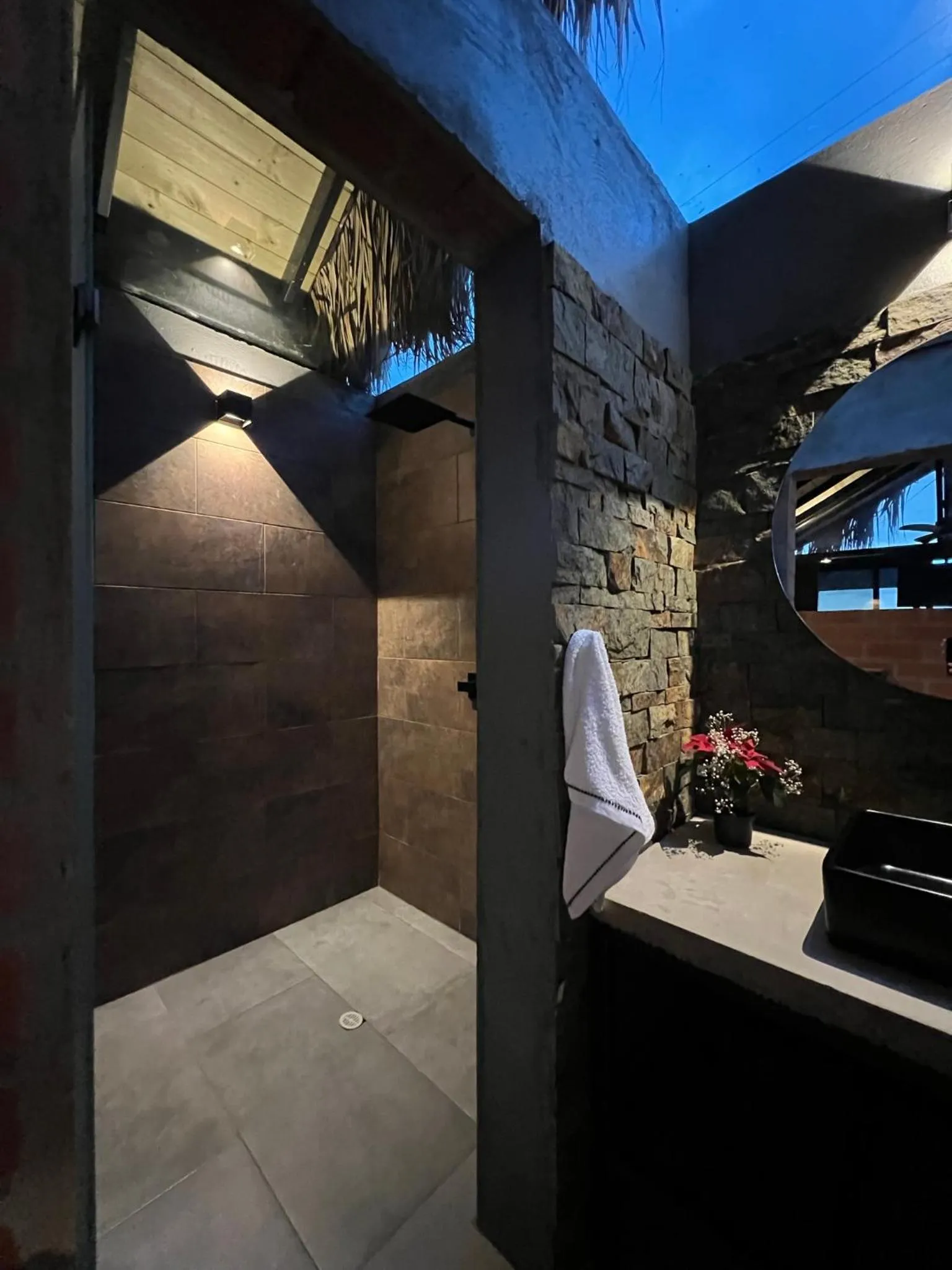 Shower in La Manola Finca Hotel