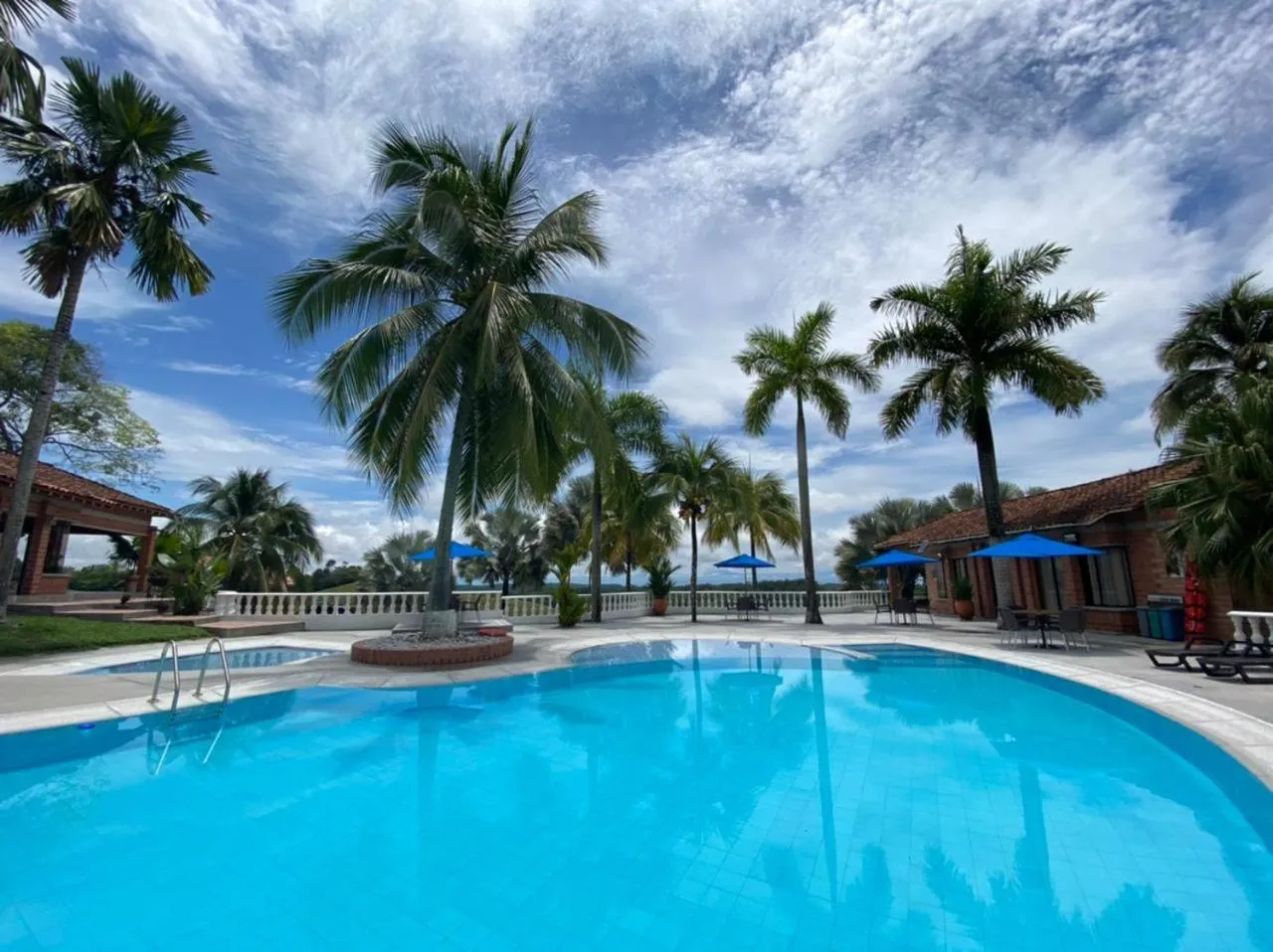 Swimming pool in La Manola Finca Hotel