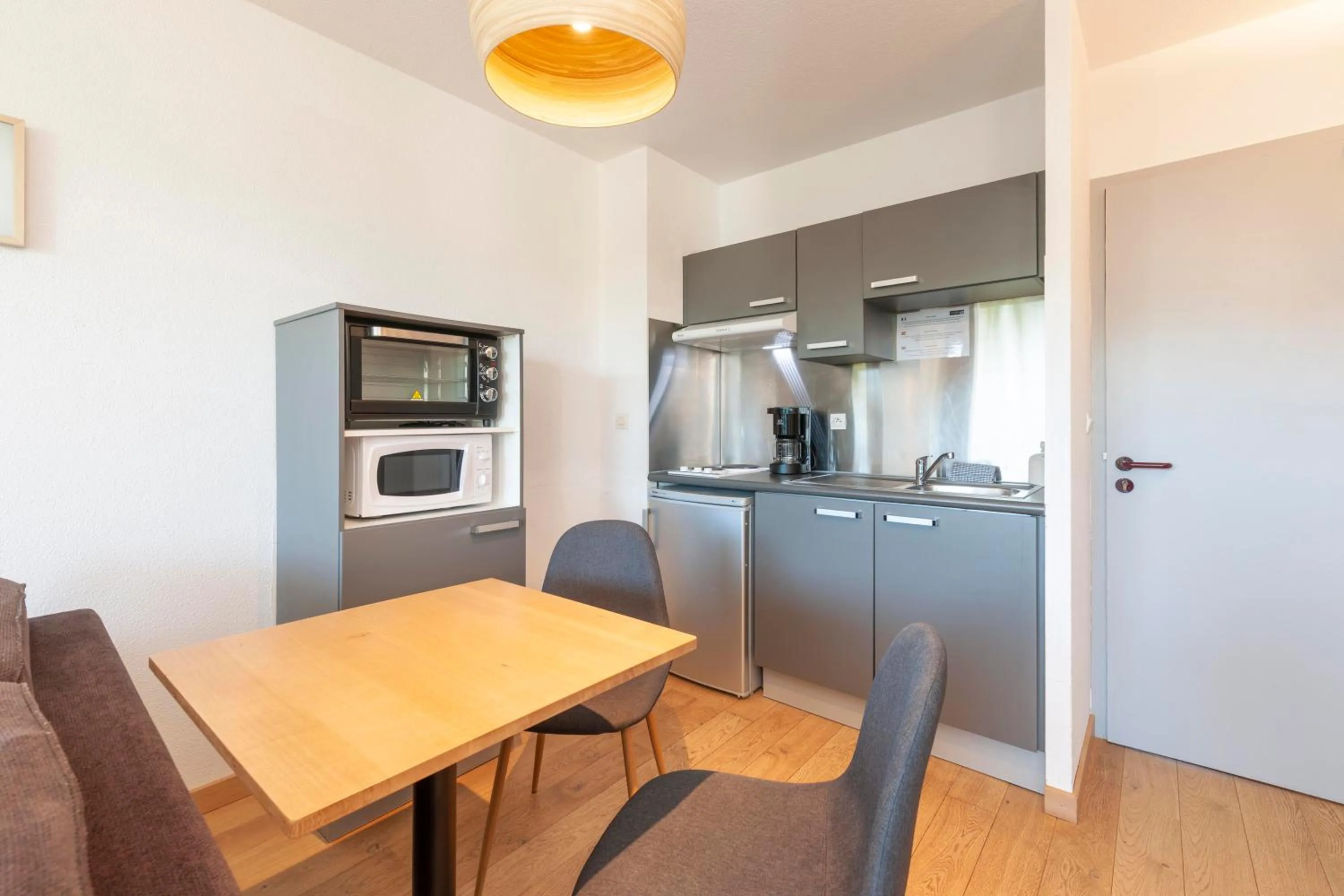 Kitchen or kitchenette in CERISE Dax - Les Jardins du Lac