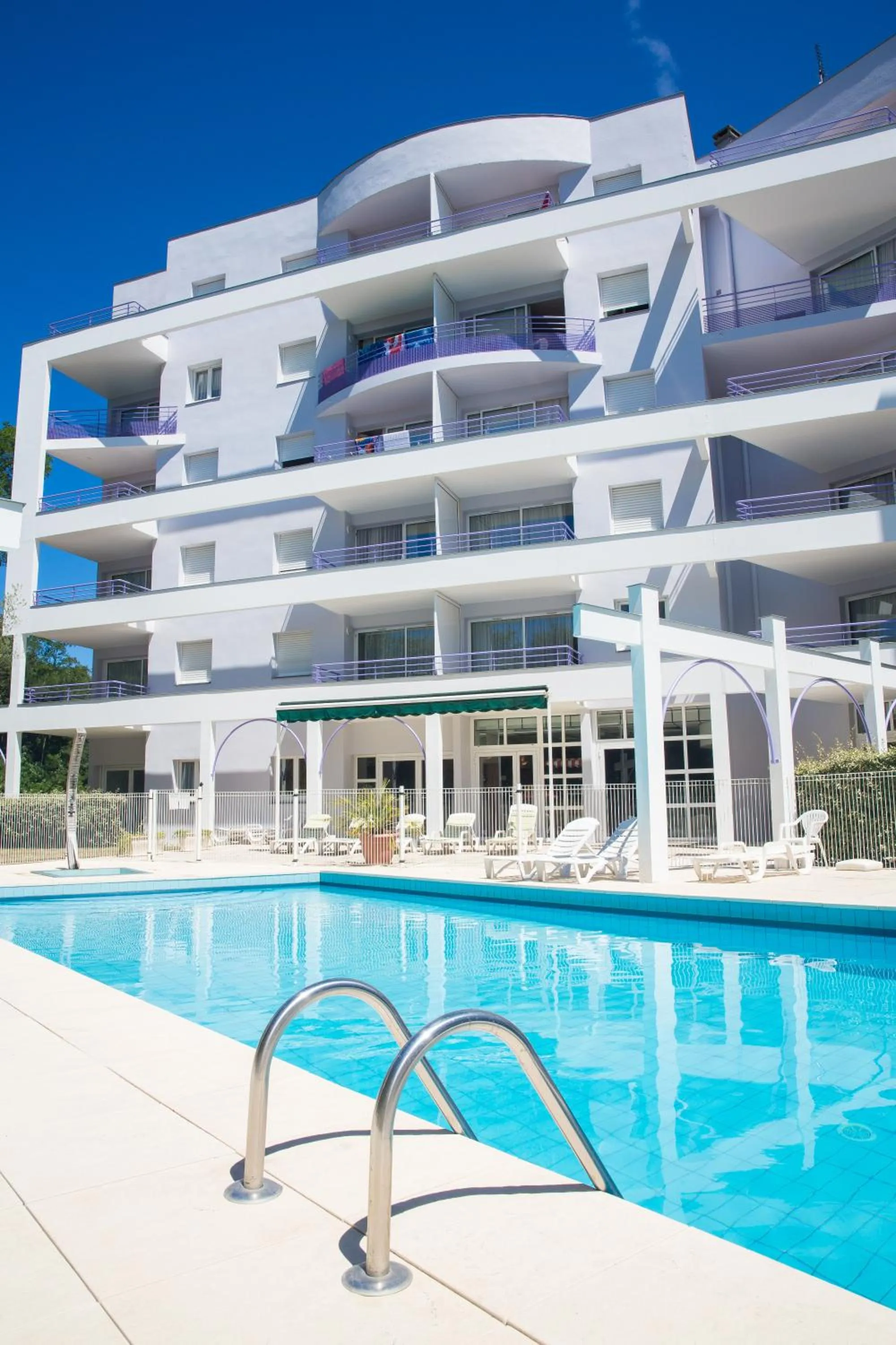 Facade/entrance in CERISE Dax - Les Jardins du Lac