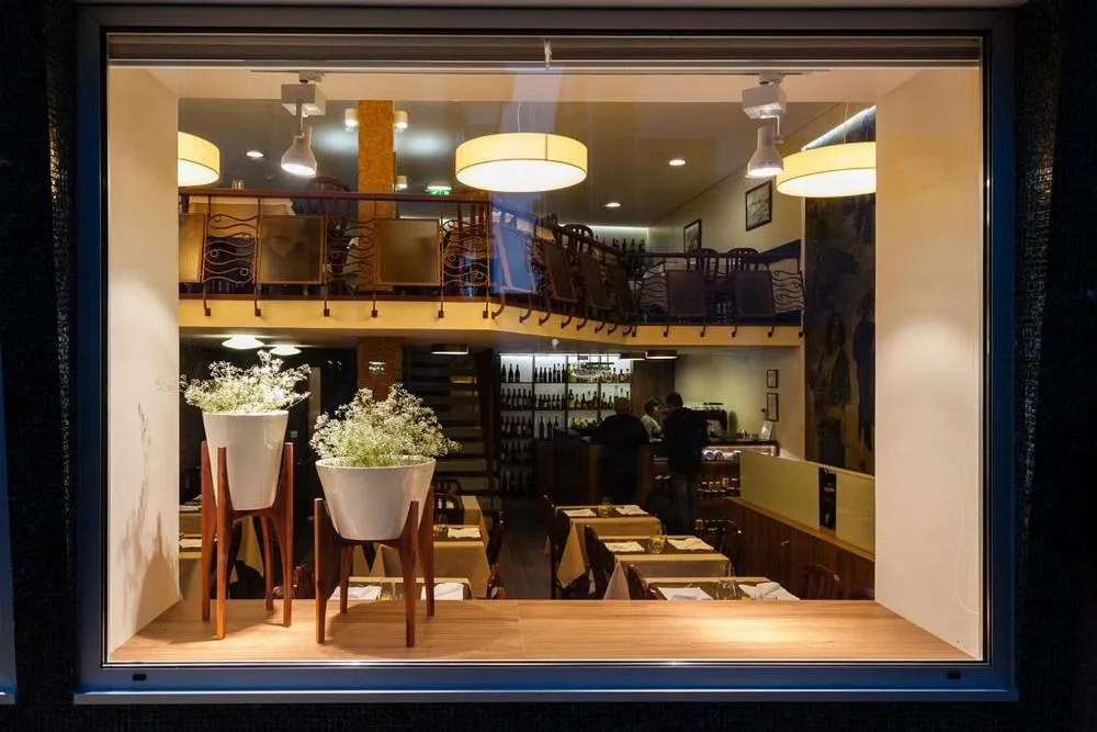 Restaurant/places to eat in Baixa Hotel