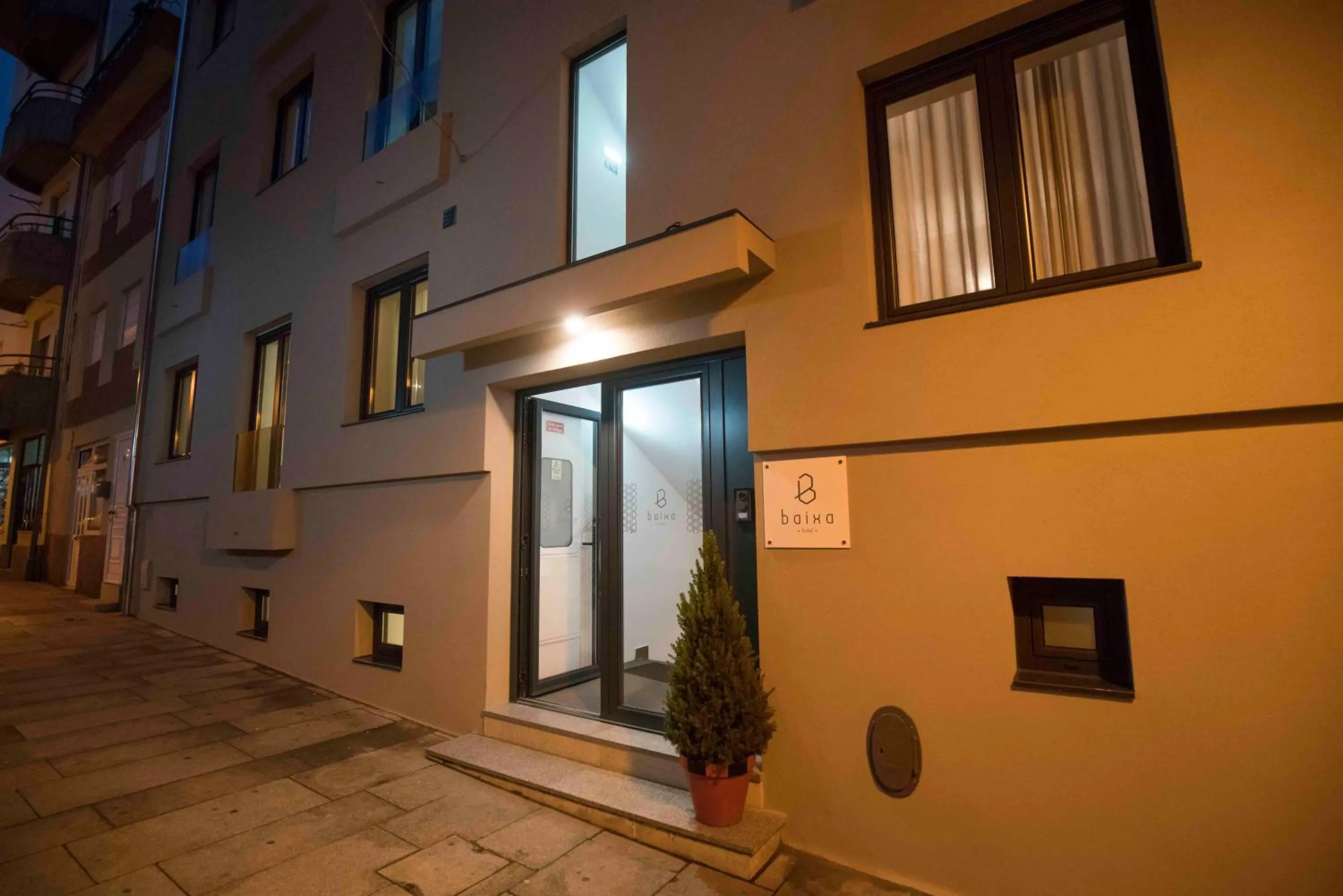 Facade/entrance in Baixa Hotel