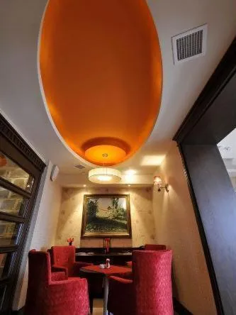 Restaurant/places to eat in Riviera Hotel