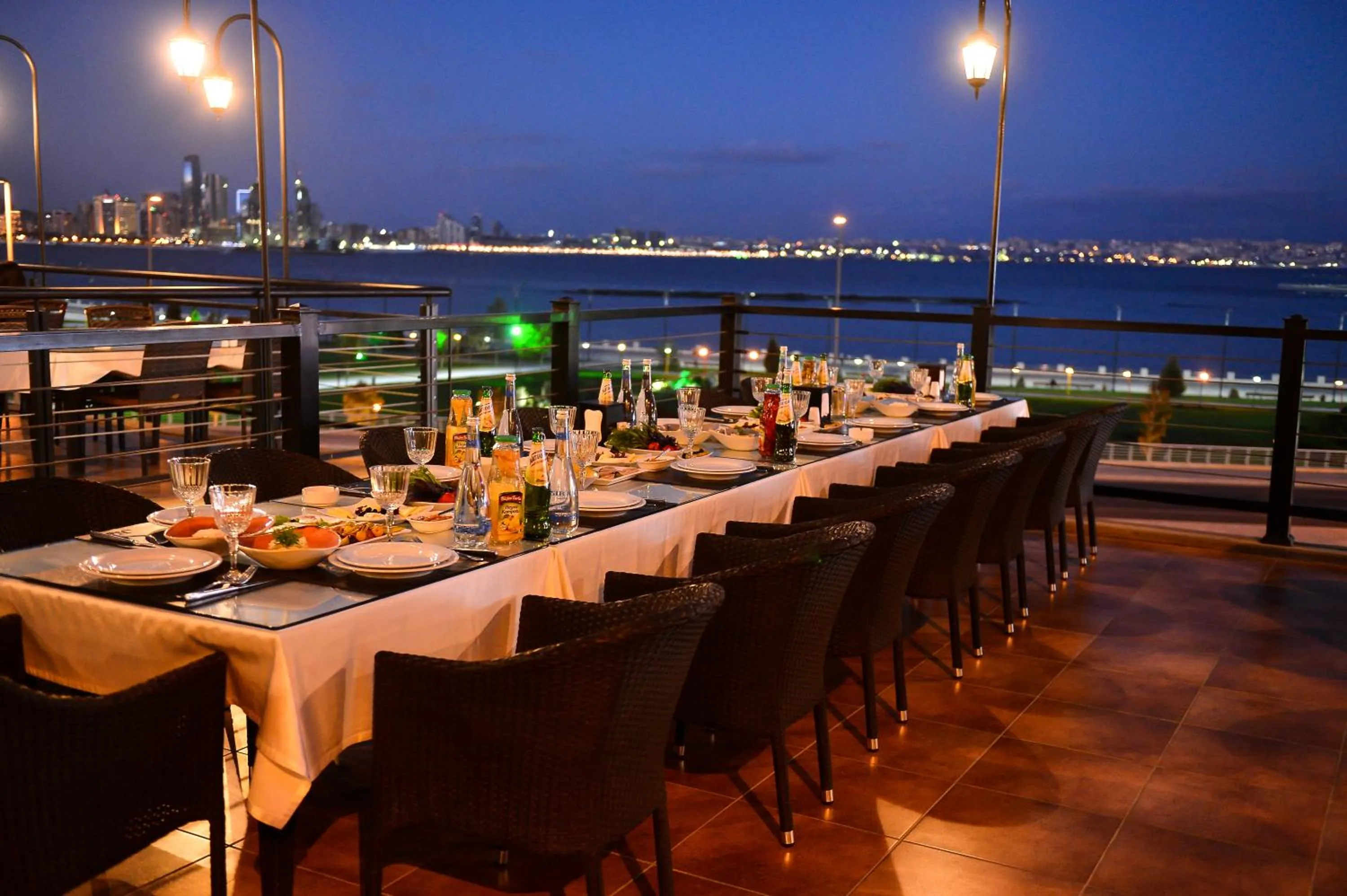 Restaurant/places to eat in Riviera Hotel