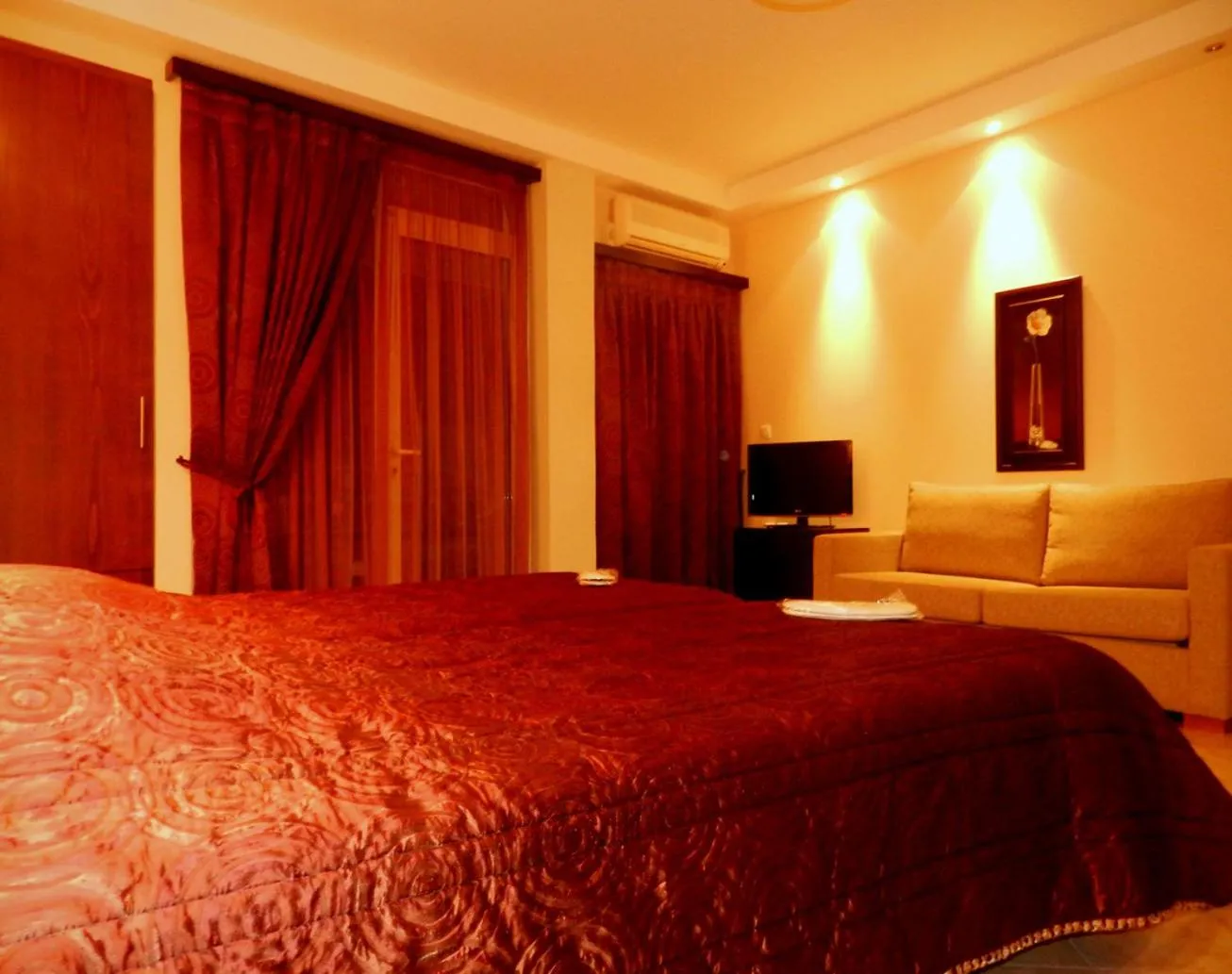 Photo of the whole room, Bed in Plaza Hotel