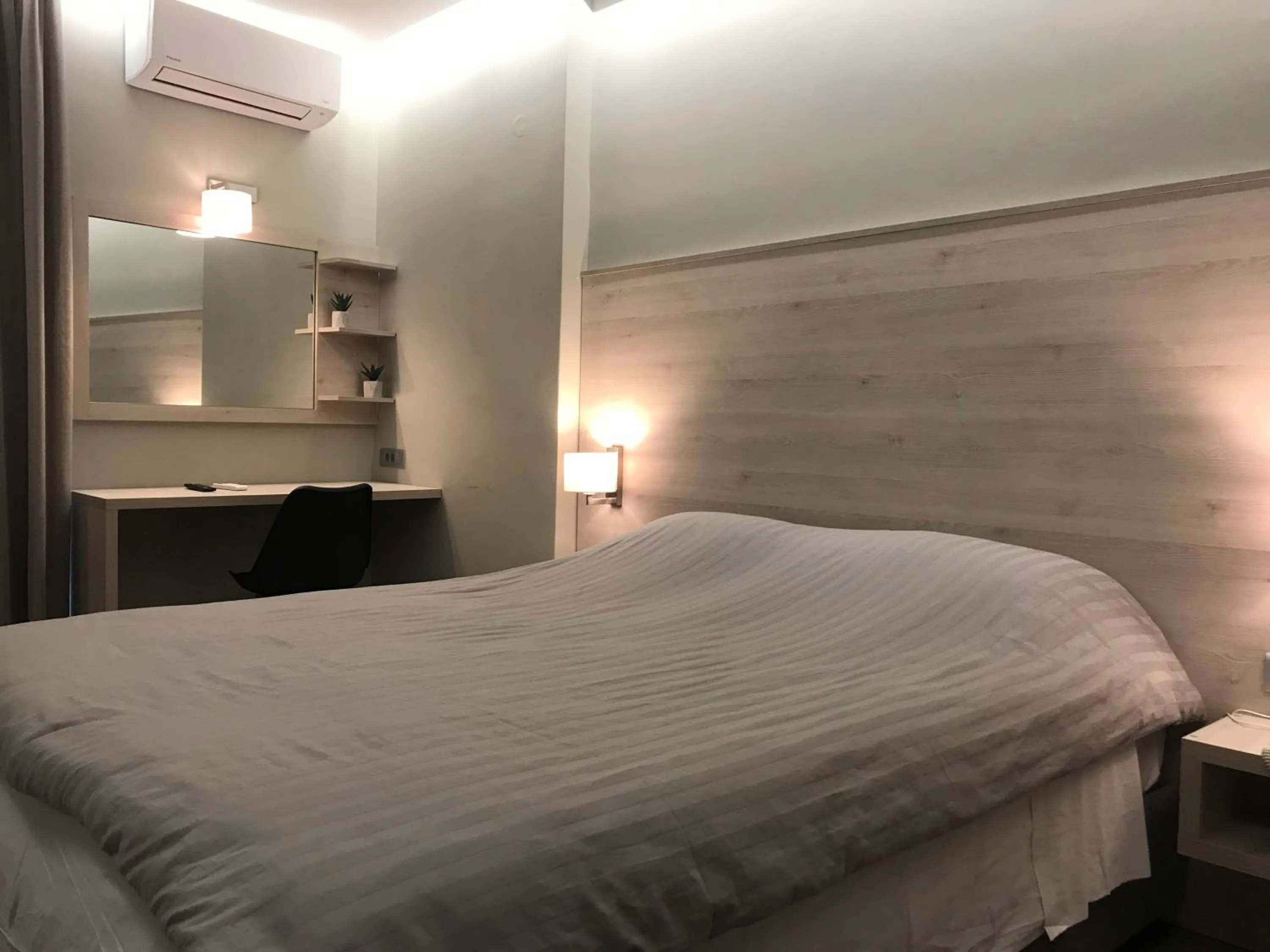 Photo of the whole room, Bed in Plaza Hotel