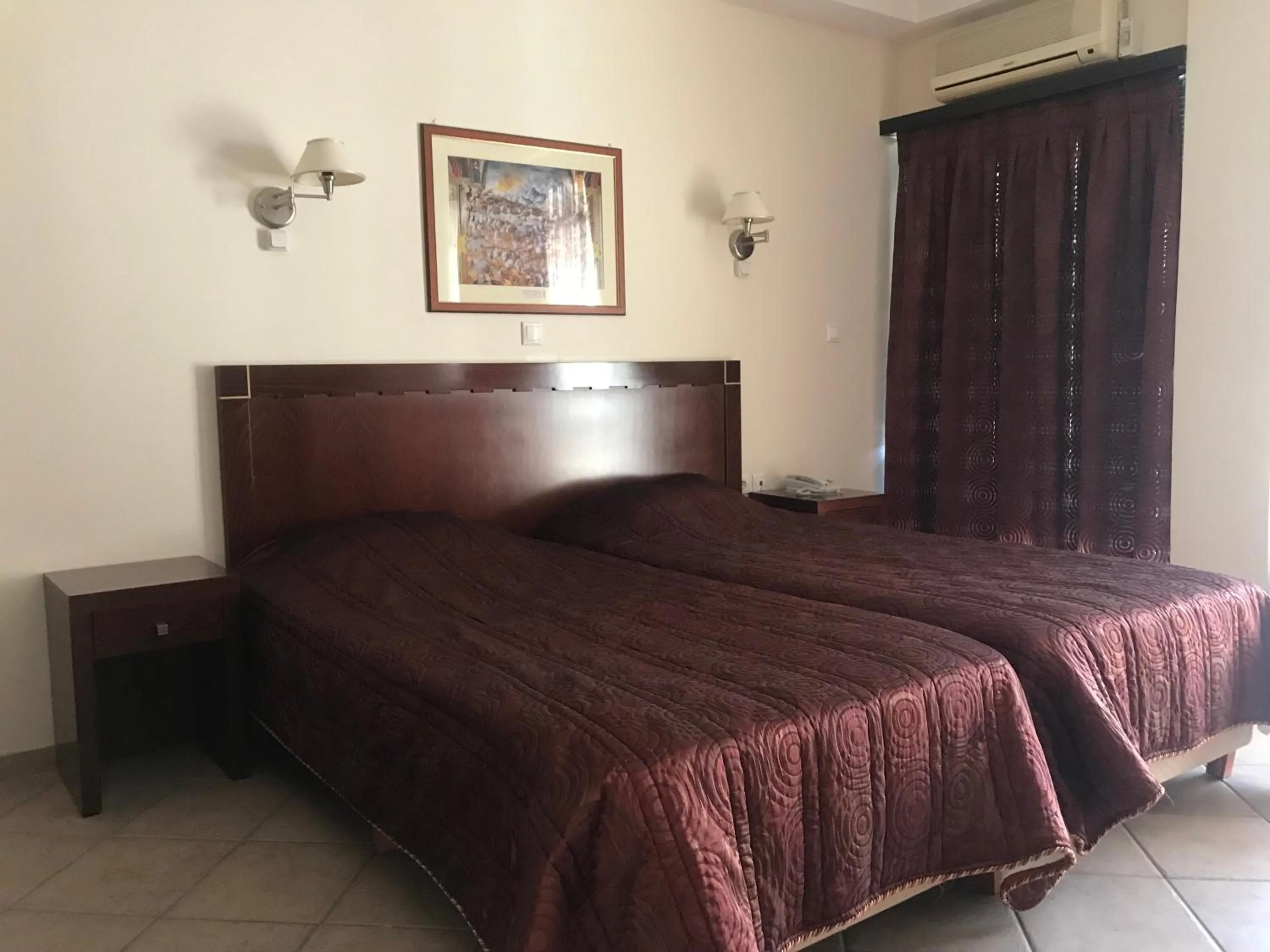Photo of the whole room, Bed in Plaza Hotel