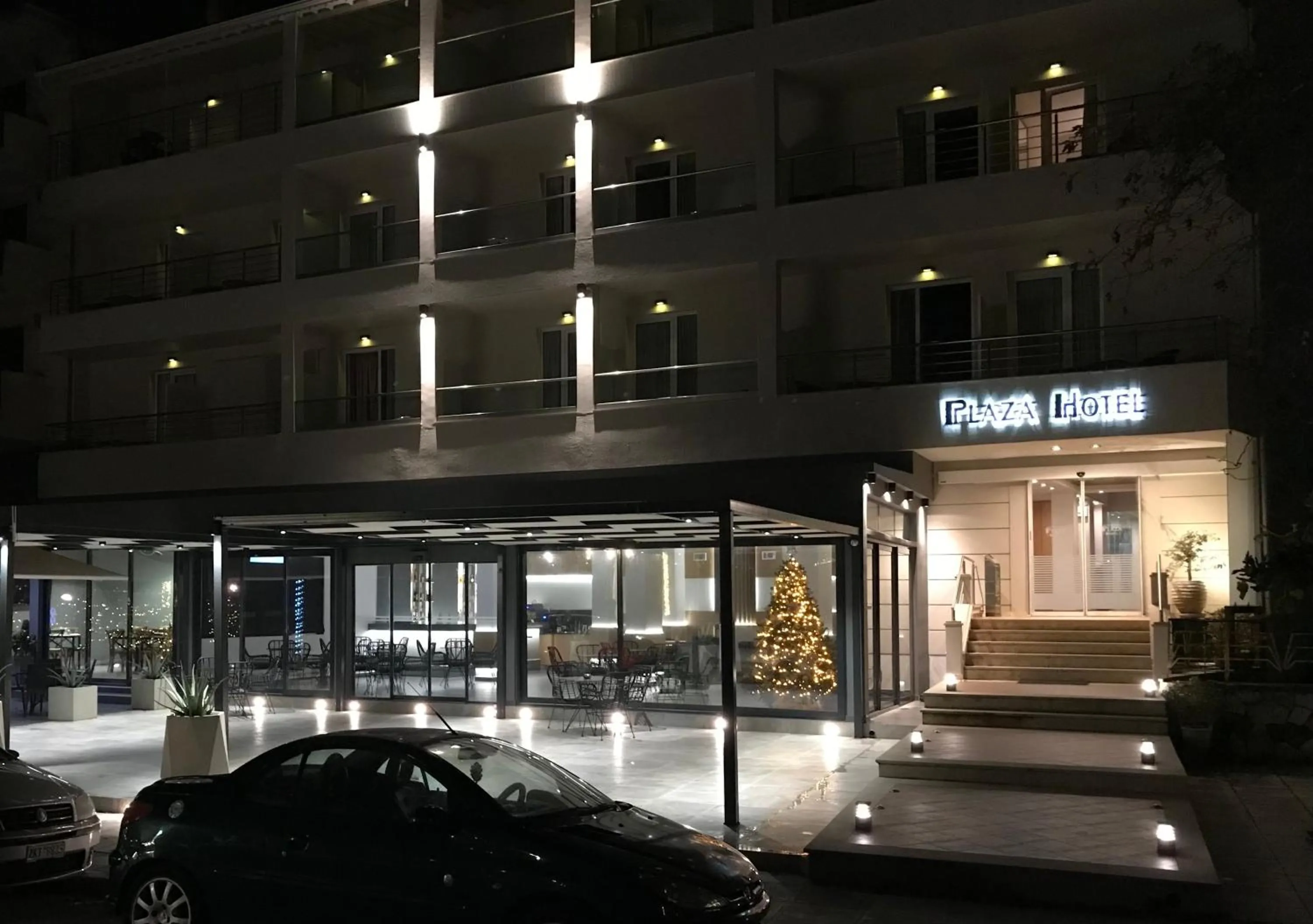 Facade/entrance in Plaza Hotel