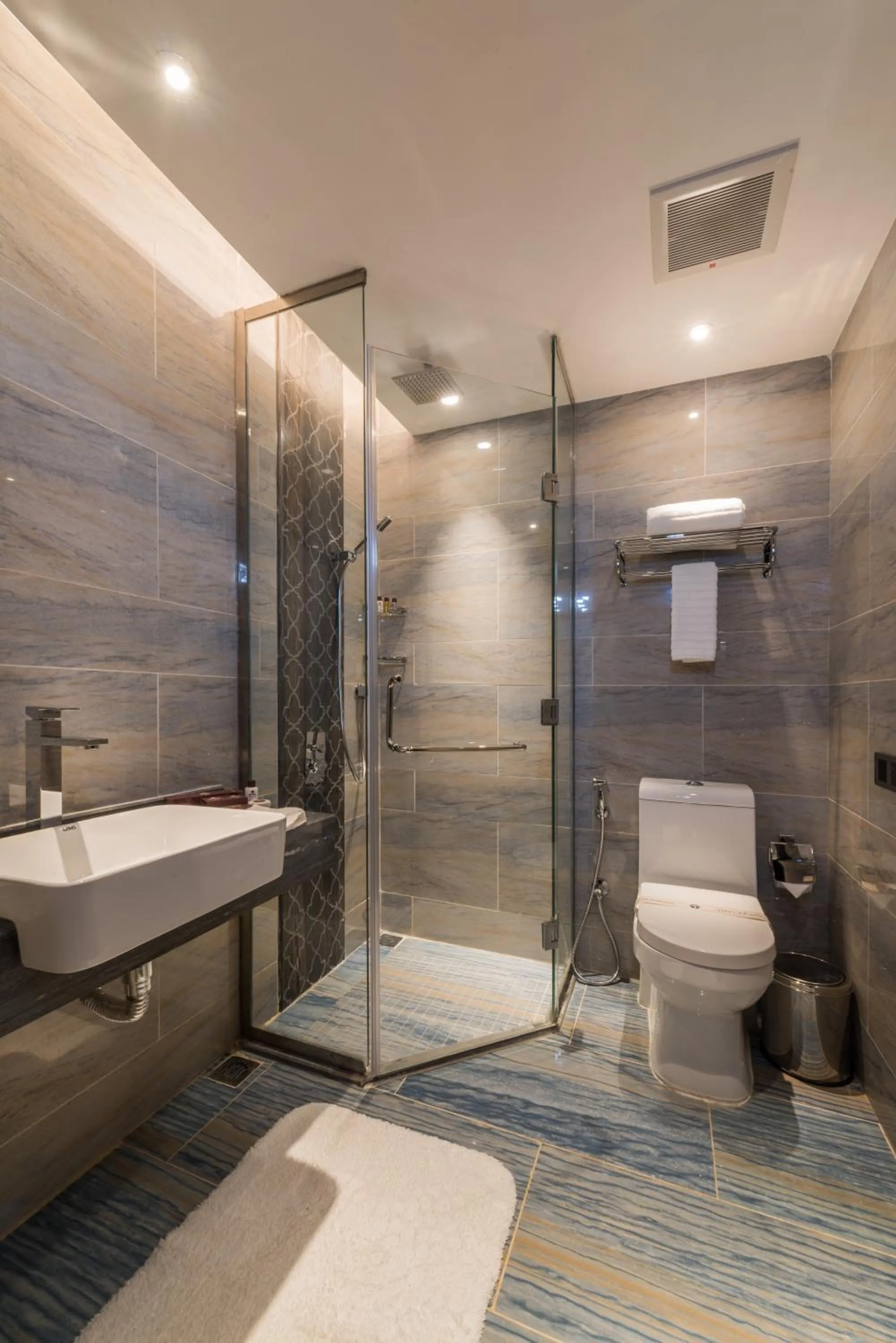 Shower in Braira Qurtubah