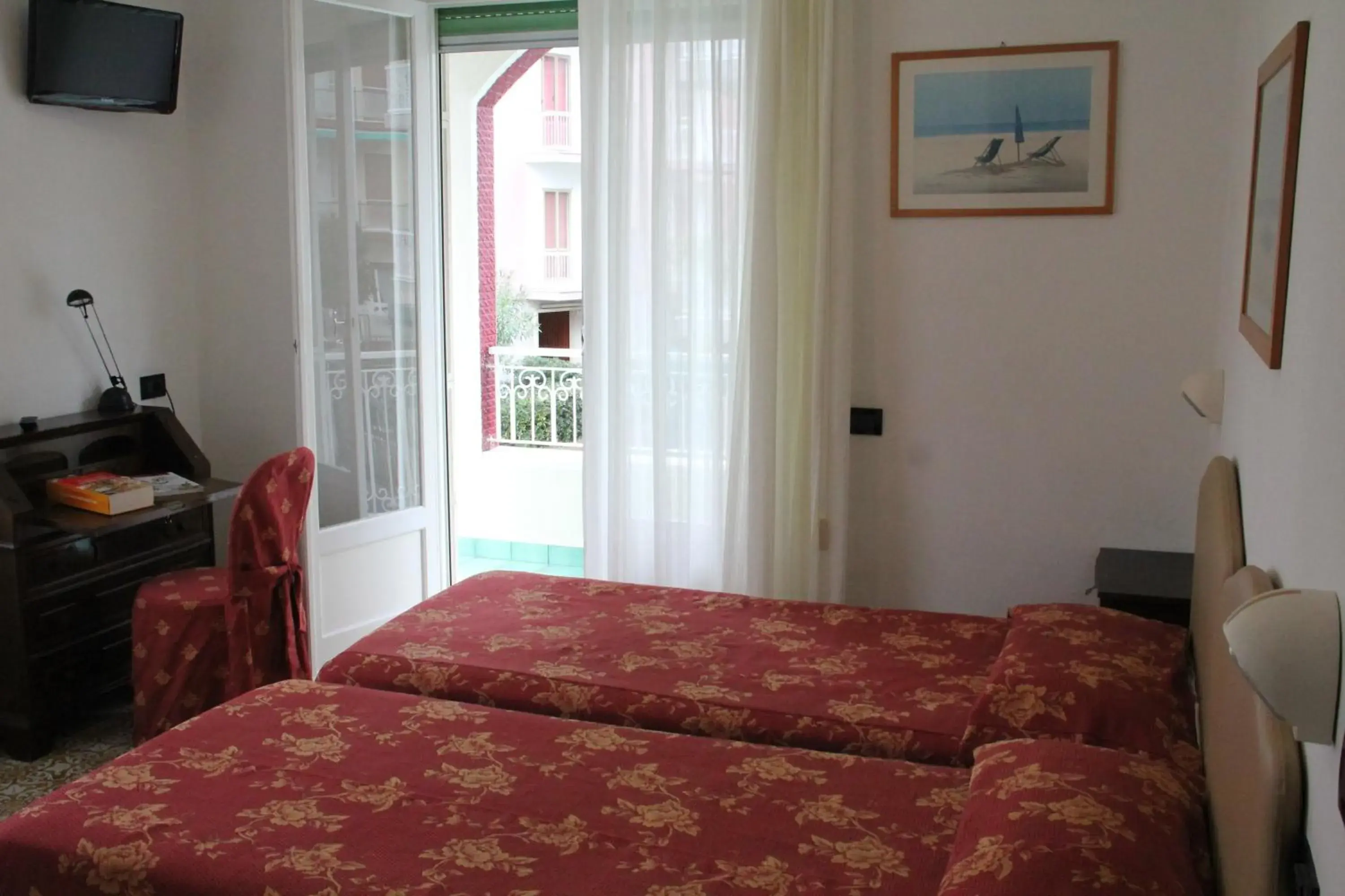 Bed in Hotel Garden Bed in Hotel Garden