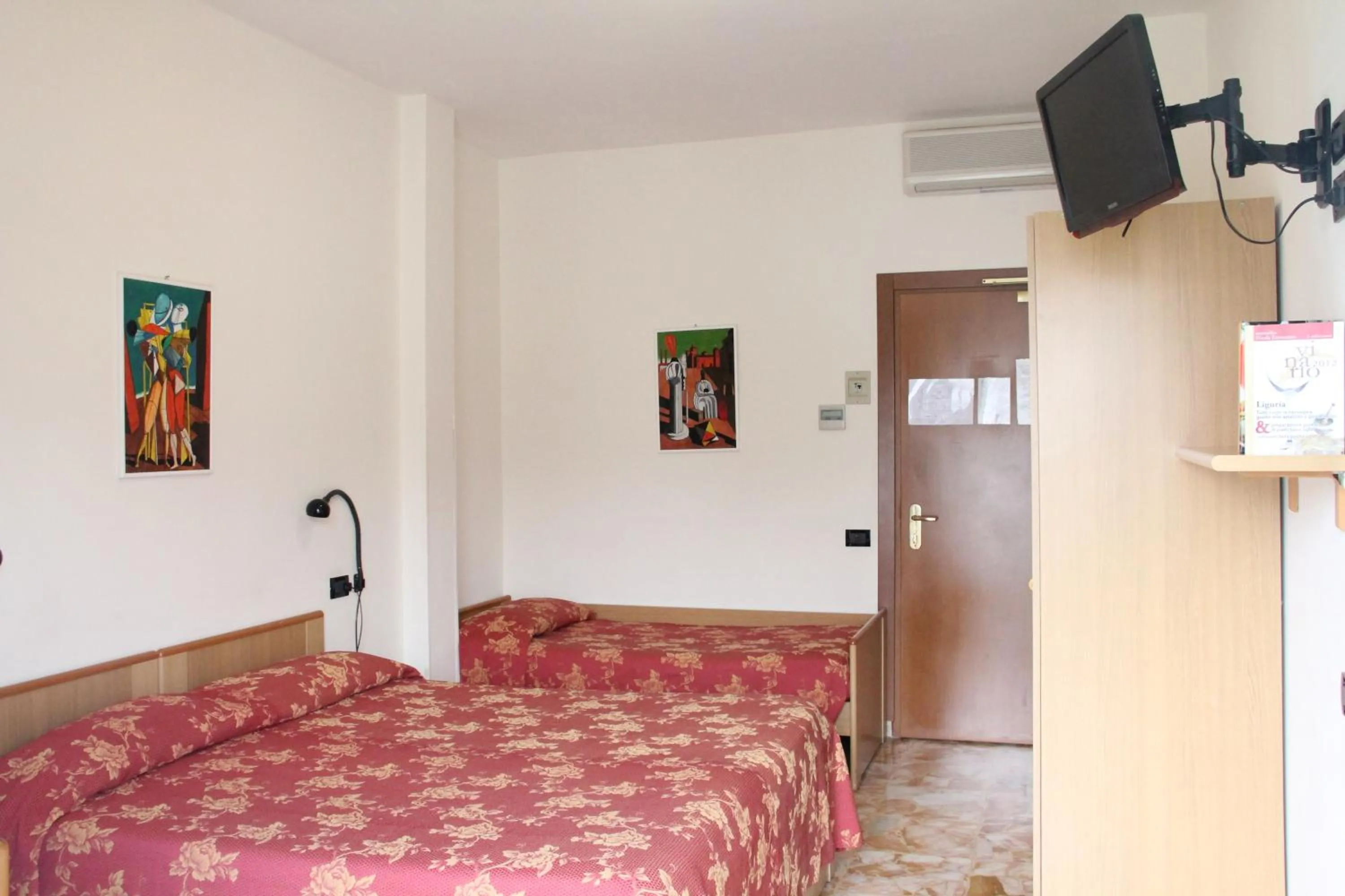 Photo of the whole room, Bed in Hotel Garden