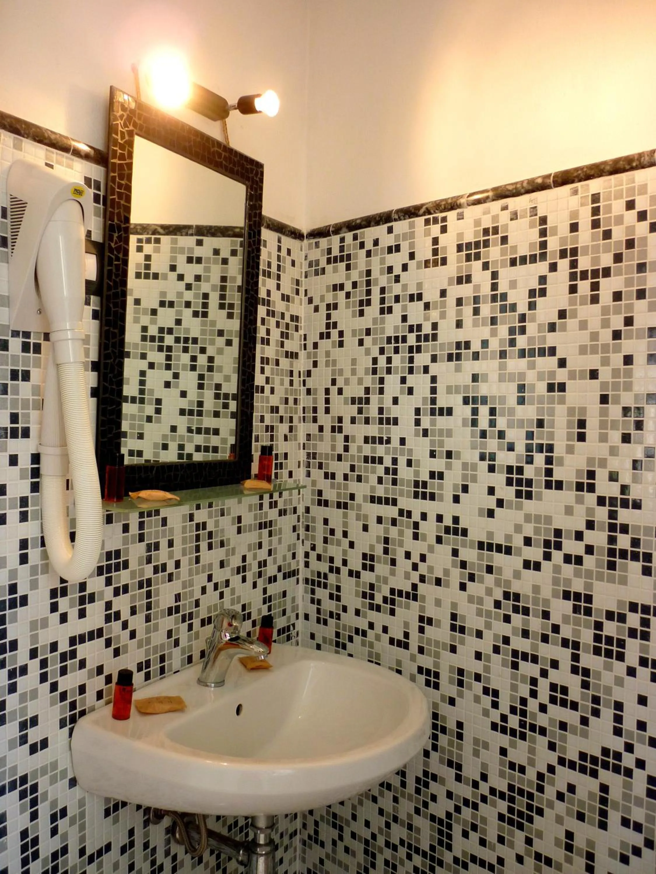 Toilet in Costa Morroni