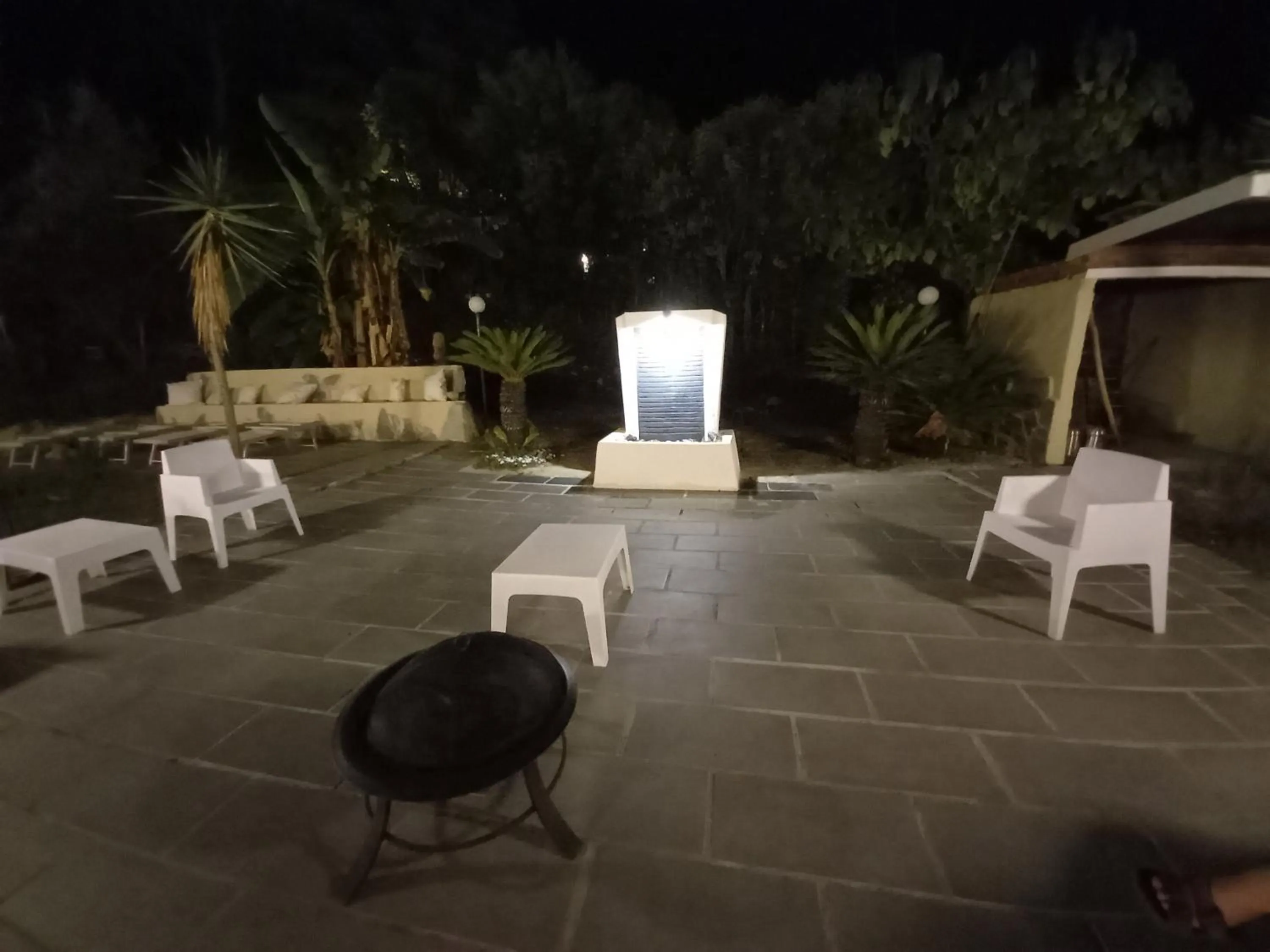 Restaurant/places to eat in Costa Morroni