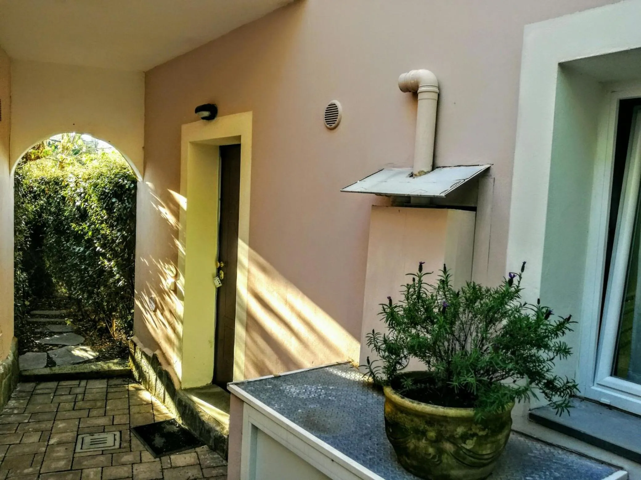 Facade/entrance in Costa Morroni