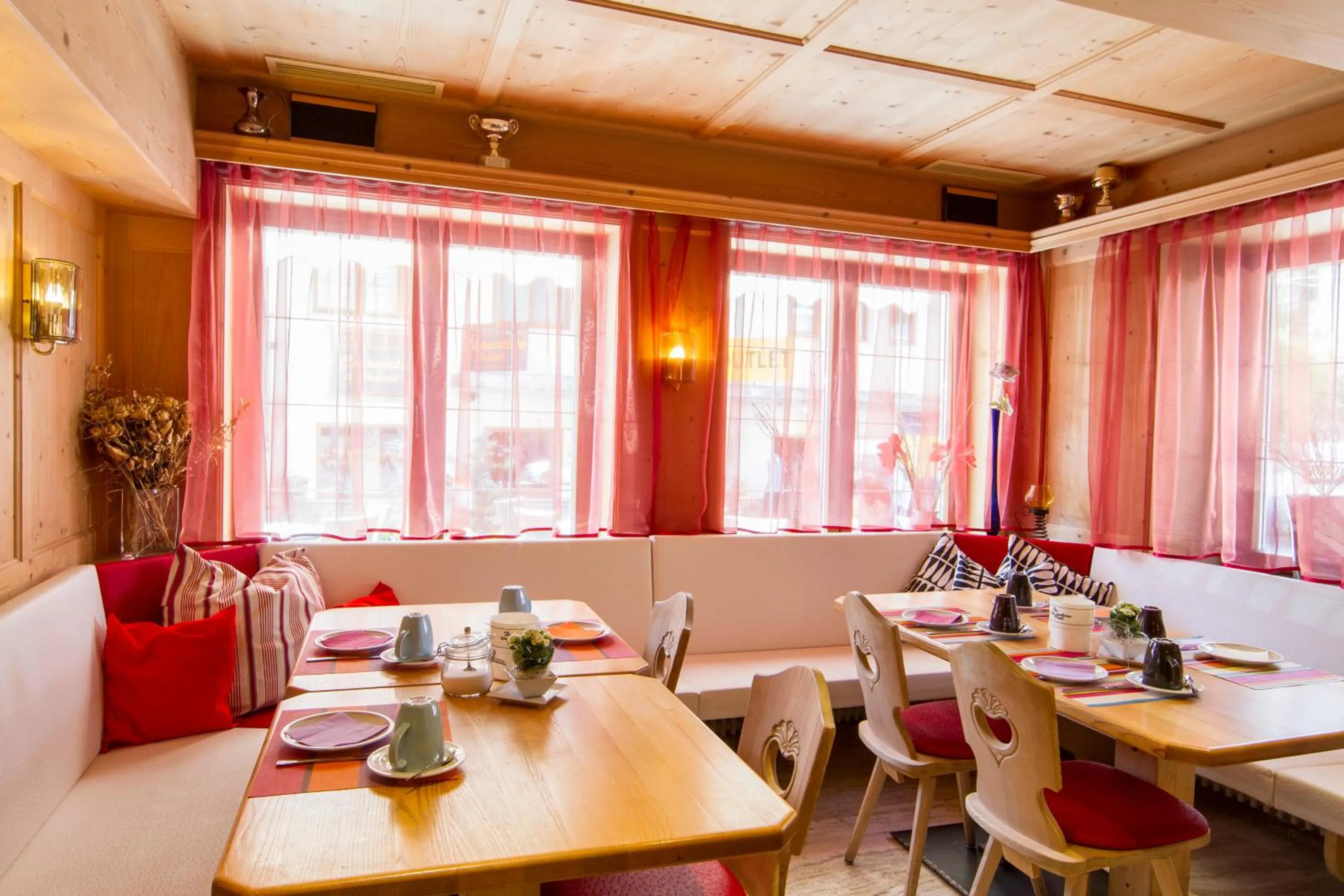 Restaurant/places to eat in Chalet Madrisa