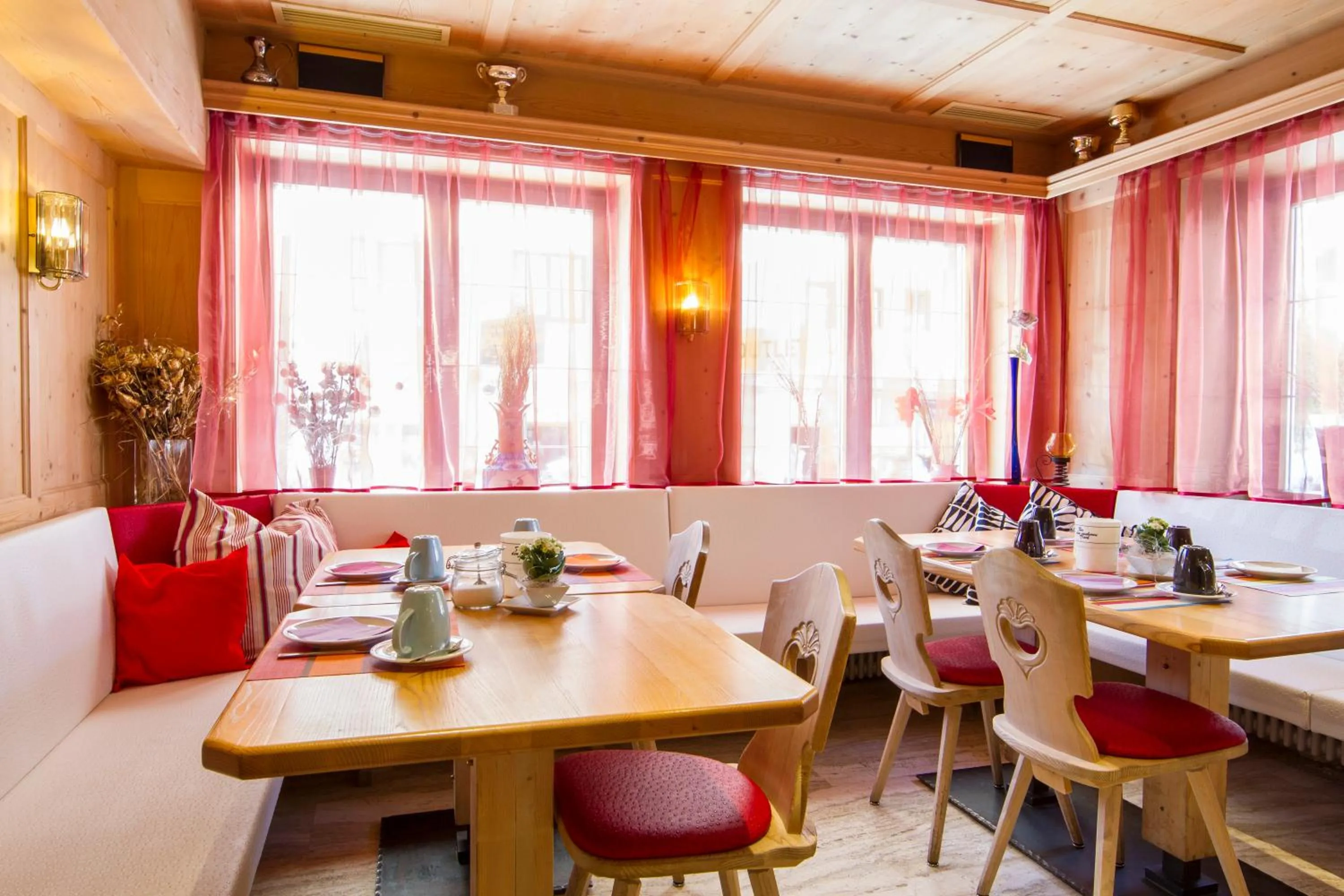Restaurant/places to eat in Chalet Madrisa
